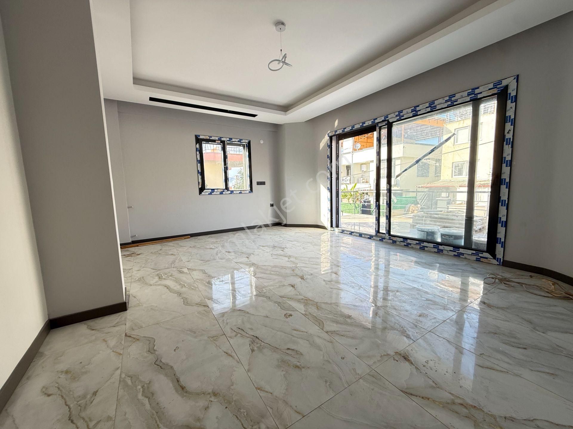 Ürkmez'de Deniz Manzaralı Müstakil Ayrı Mutfak 3+1 Köşe Villa - Görsel 15