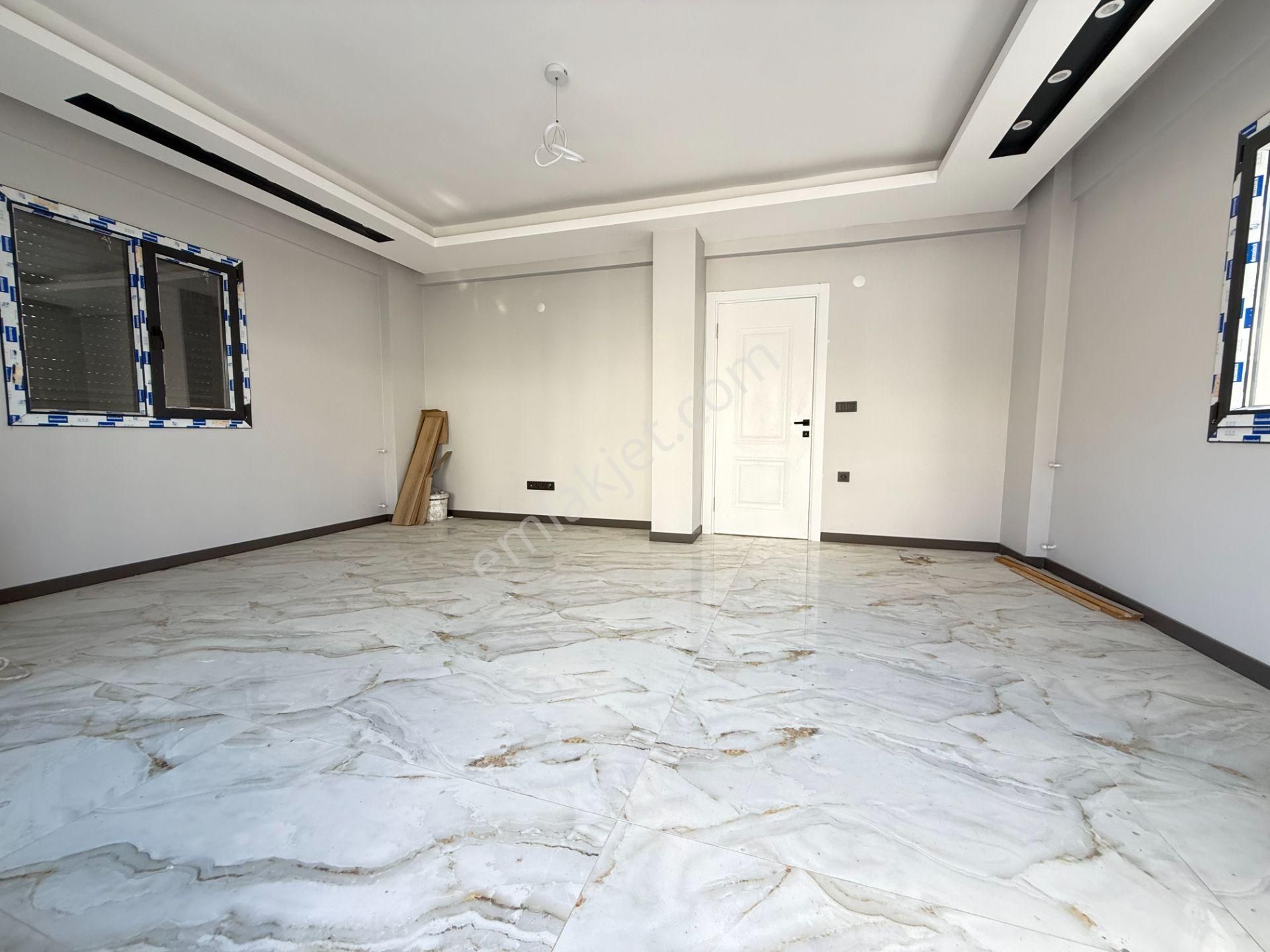 Ürkmez'de Deniz Manzaralı Müstakil Ayrı Mutfak 3+1 Köşe Villa - Görsel 21