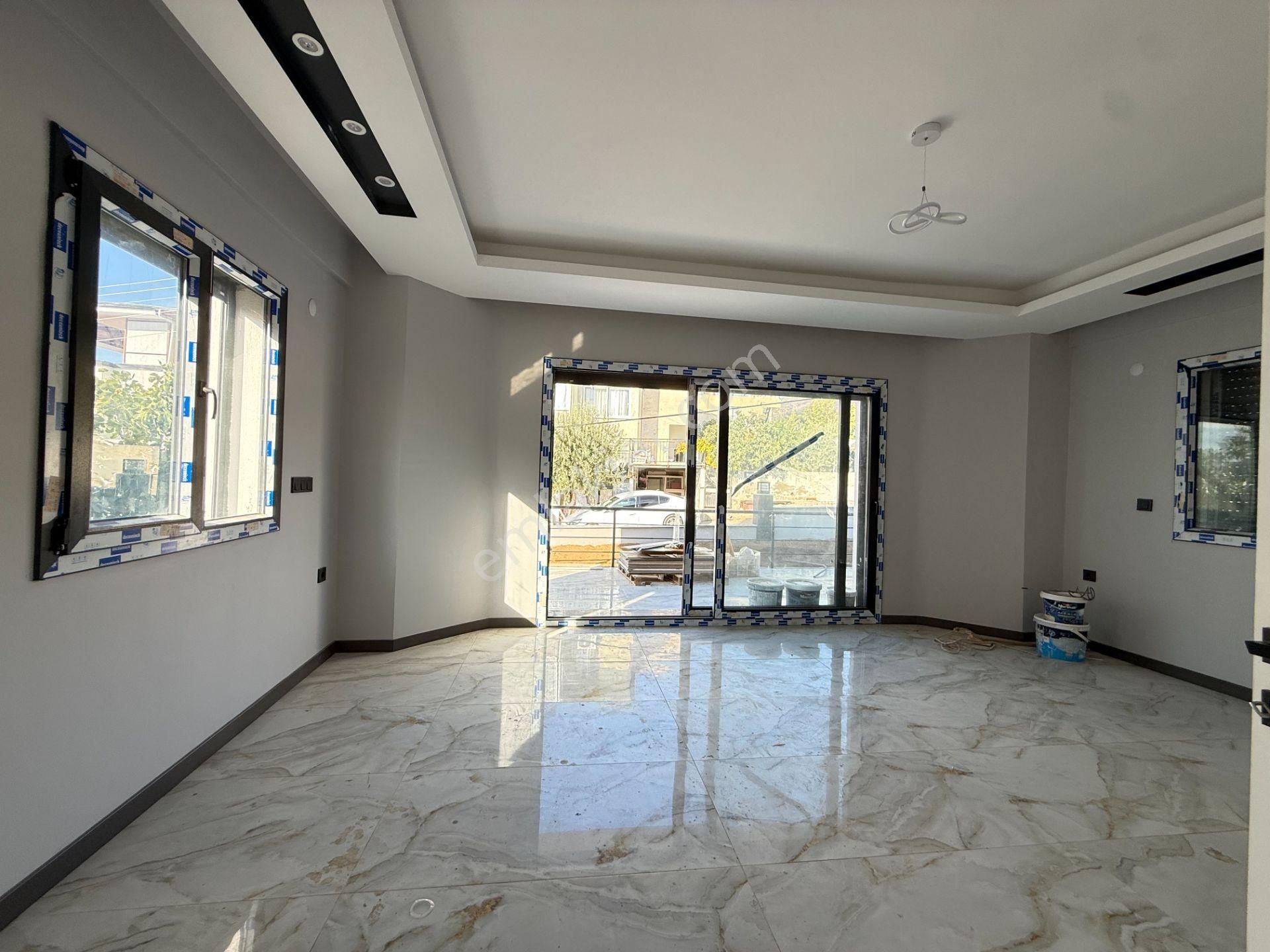 Ürkmez'de Deniz Manzaralı Müstakil Ayrı Mutfak 3+1 Köşe Villa - Görsel 13