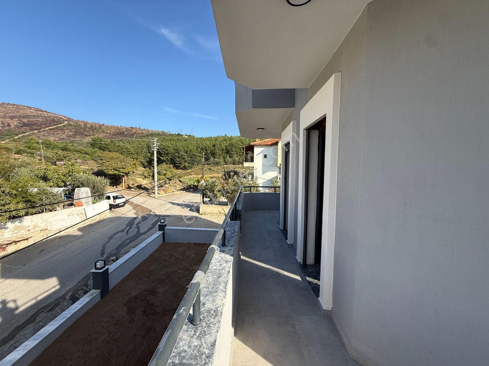 Ürkmez'de Deniz Manzaralı Müstakil Ayrı Mutfak 3+1 Köşe Villa - Görsel 25