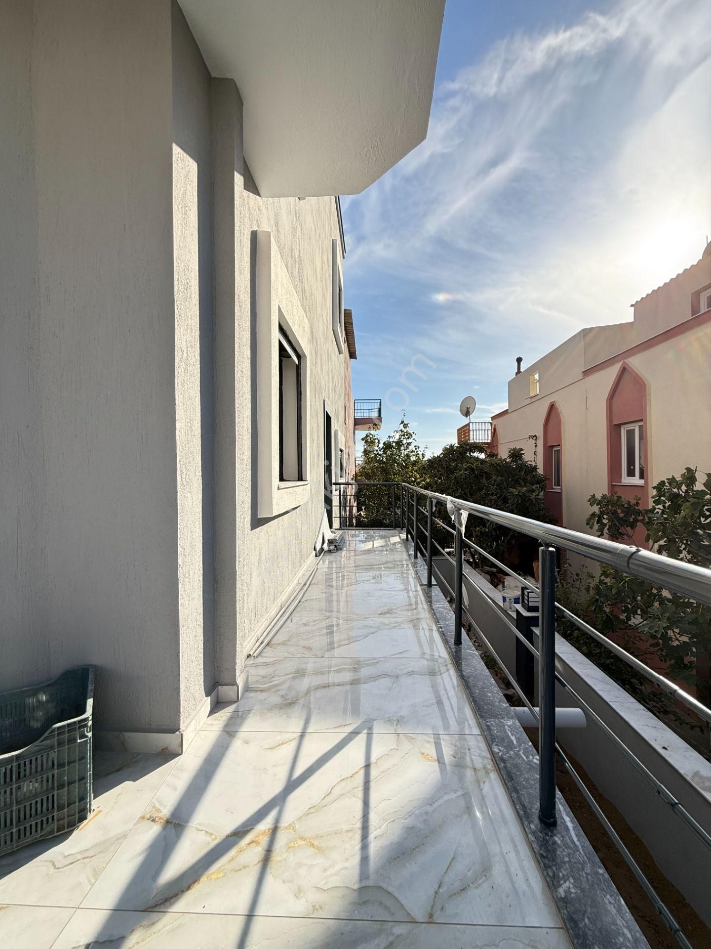 Ürkmez'de Deniz Manzaralı Müstakil Ayrı Mutfak 3+1 Köşe Villa - Görsel 24