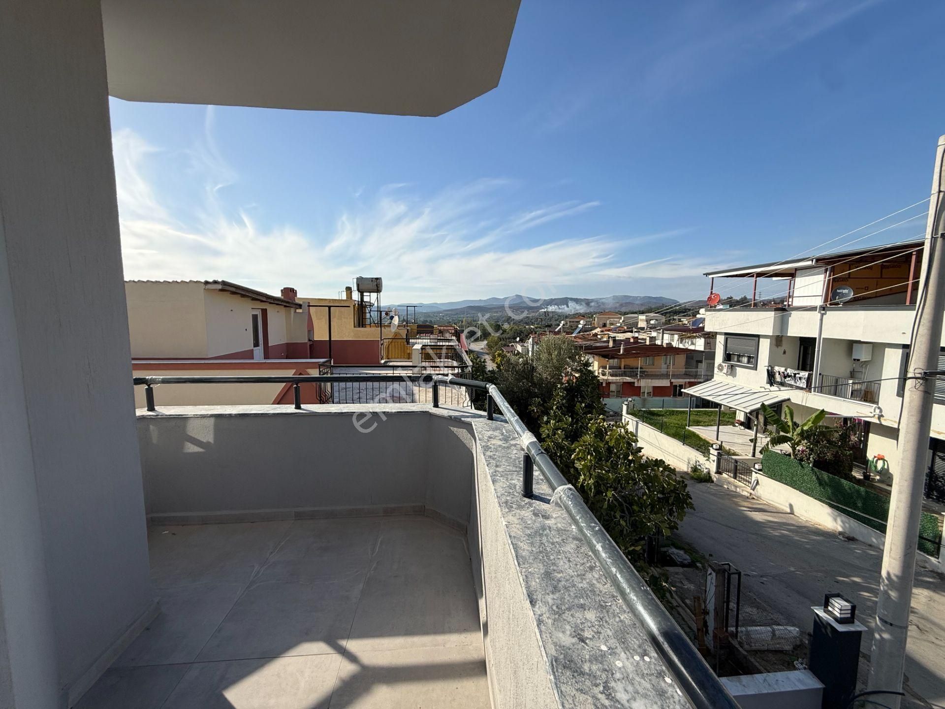 Ürkmez'de Deniz Manzaralı Müstakil Ayrı Mutfak 3+1 Köşe Villa - Görsel 22