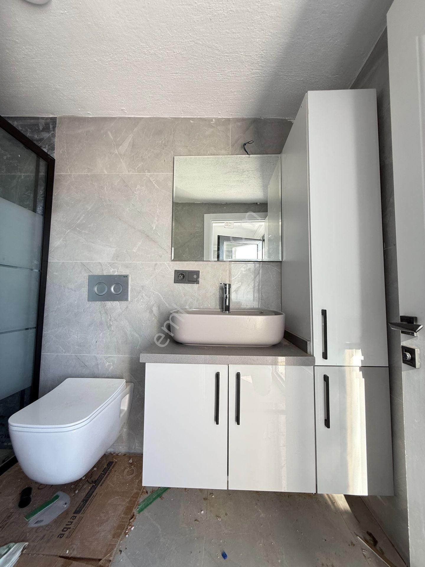 Ürkmez'de Deniz Manzaralı Müstakil Ayrı Mutfak 3+1 Köşe Villa - Görsel 29