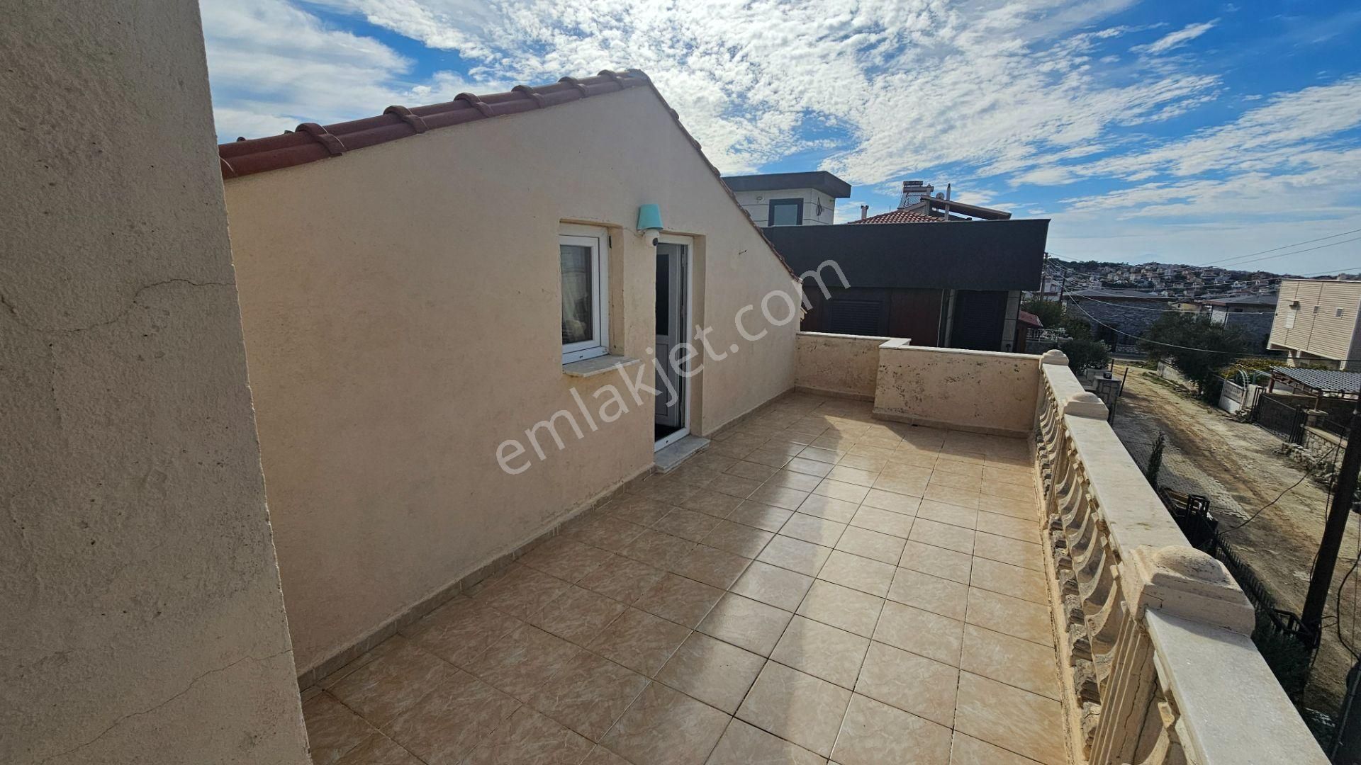 İki Ayrı Tapu | Deniz Manzaralı Villa Ve Toplam 406 M2 Arsa - Görsel 9