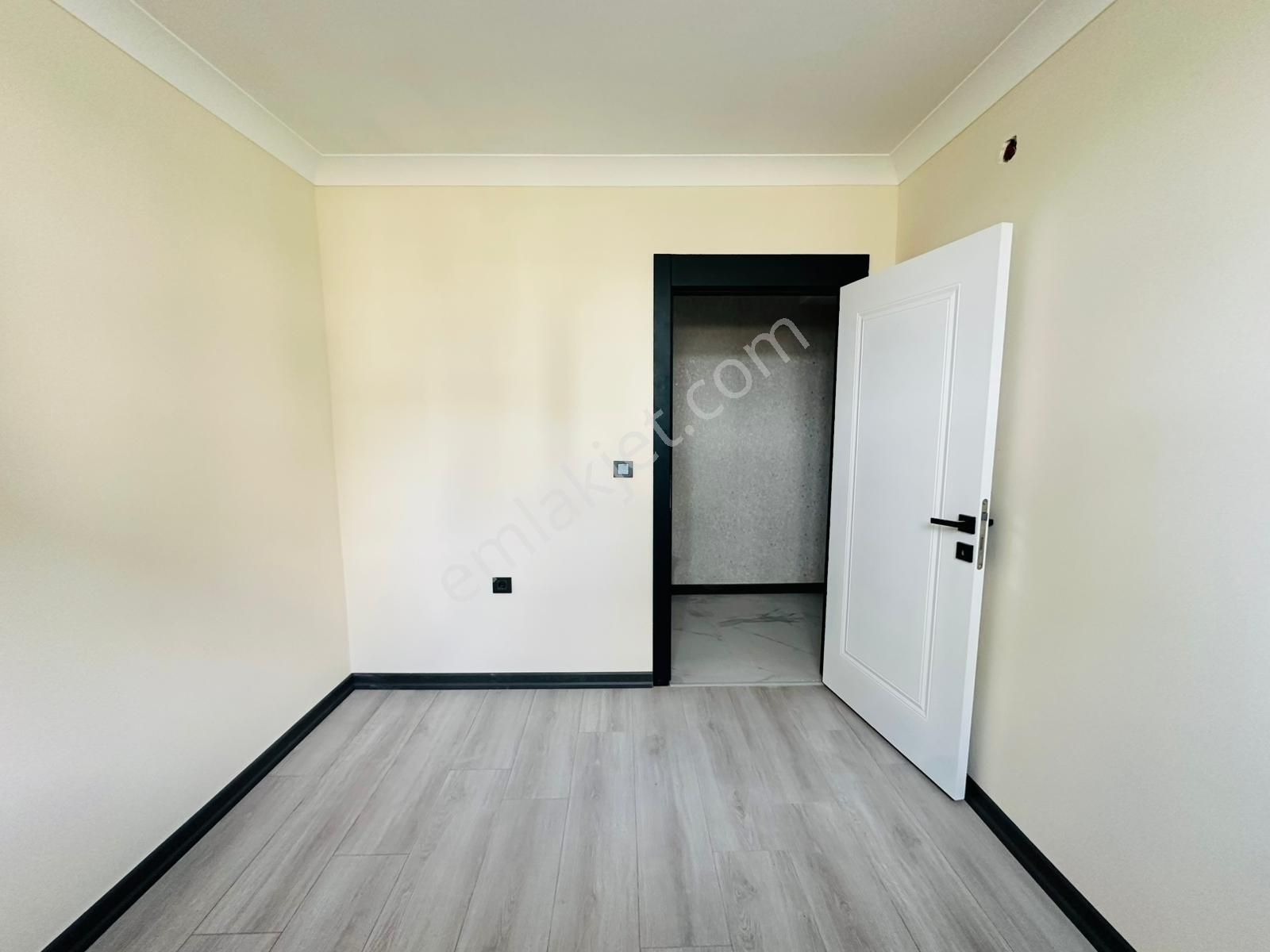 Beşikkaya'da Giriş Kat Konumunda 2+1 Satılık Full Yapılı Sıfır Daire !! - Görsel 12