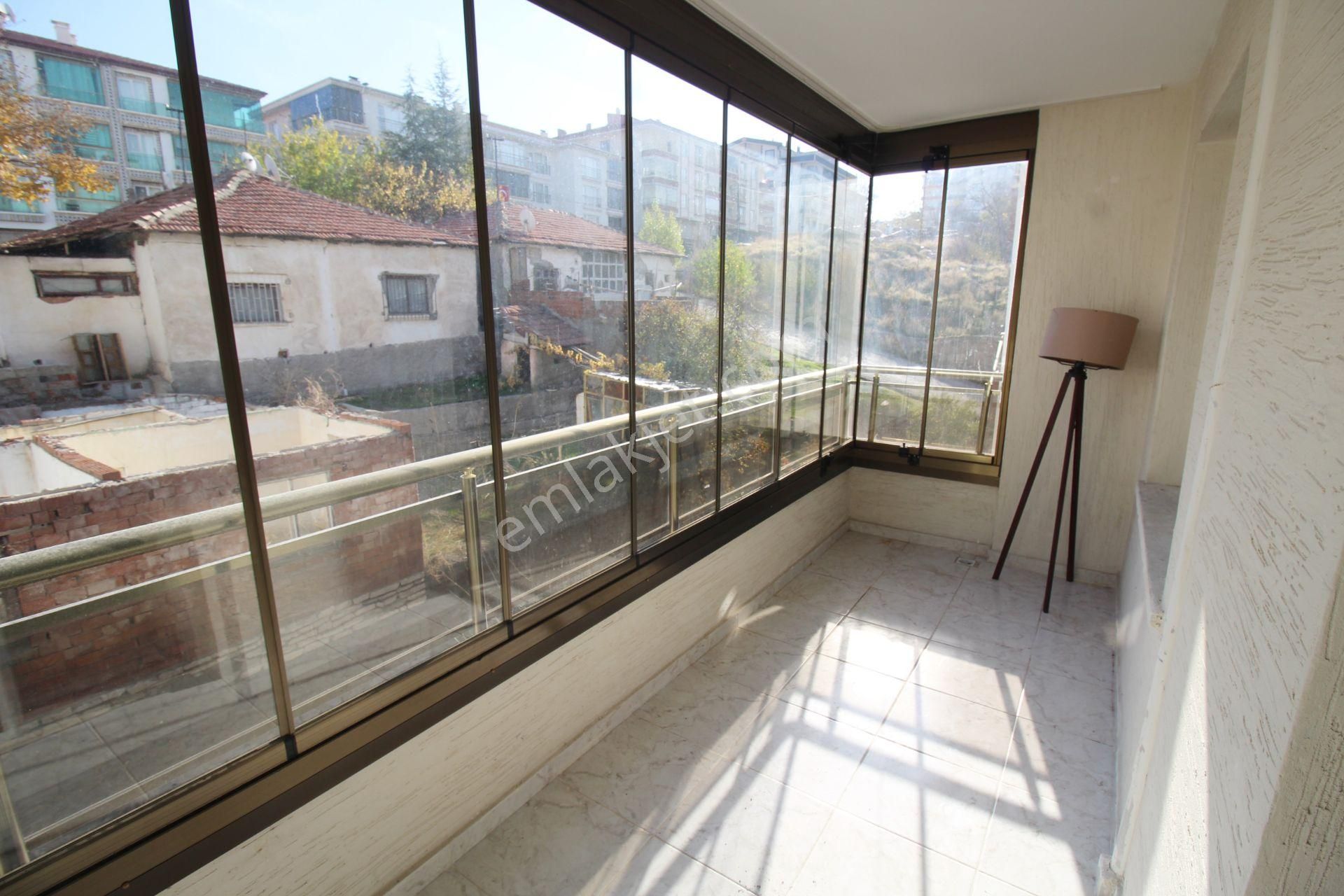 Krc'den Durali Alıç Mah.şehit Arif Yüksekkaya Cad. 3+1 Geniş Bakımlı Kiralık Daire - Görsel 3