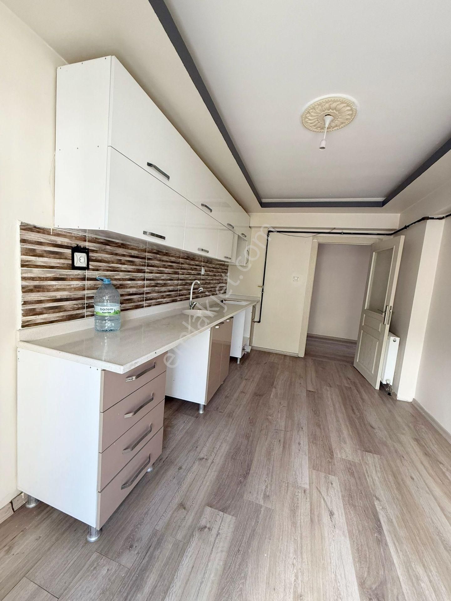 Krc'den Durali Alıç Mah.şehit Arif Yüksekkaya Cad. 3+1 Geniş Bakımlı Kiralık Daire - Görsel 2