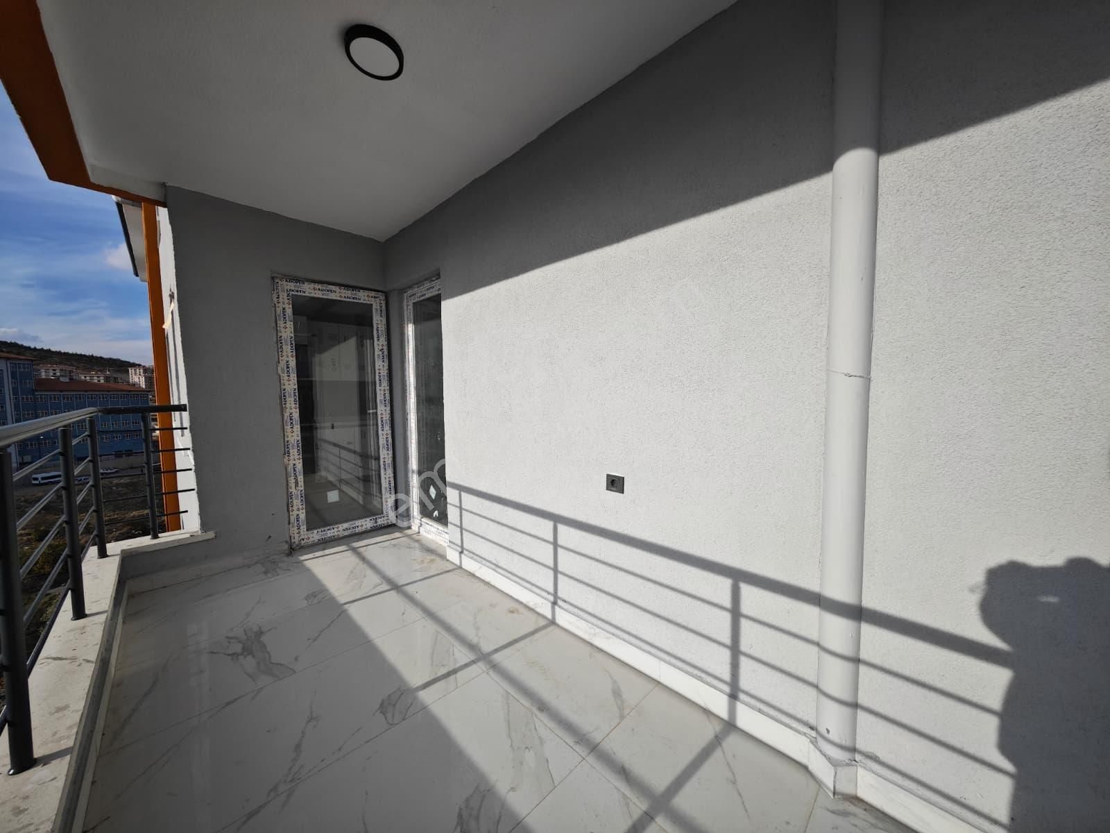 Beşikkaya'da Full Yapılı Çift Balkonlu 3+1 Katta Satılık Sıfır Daire !! - Görsel 26