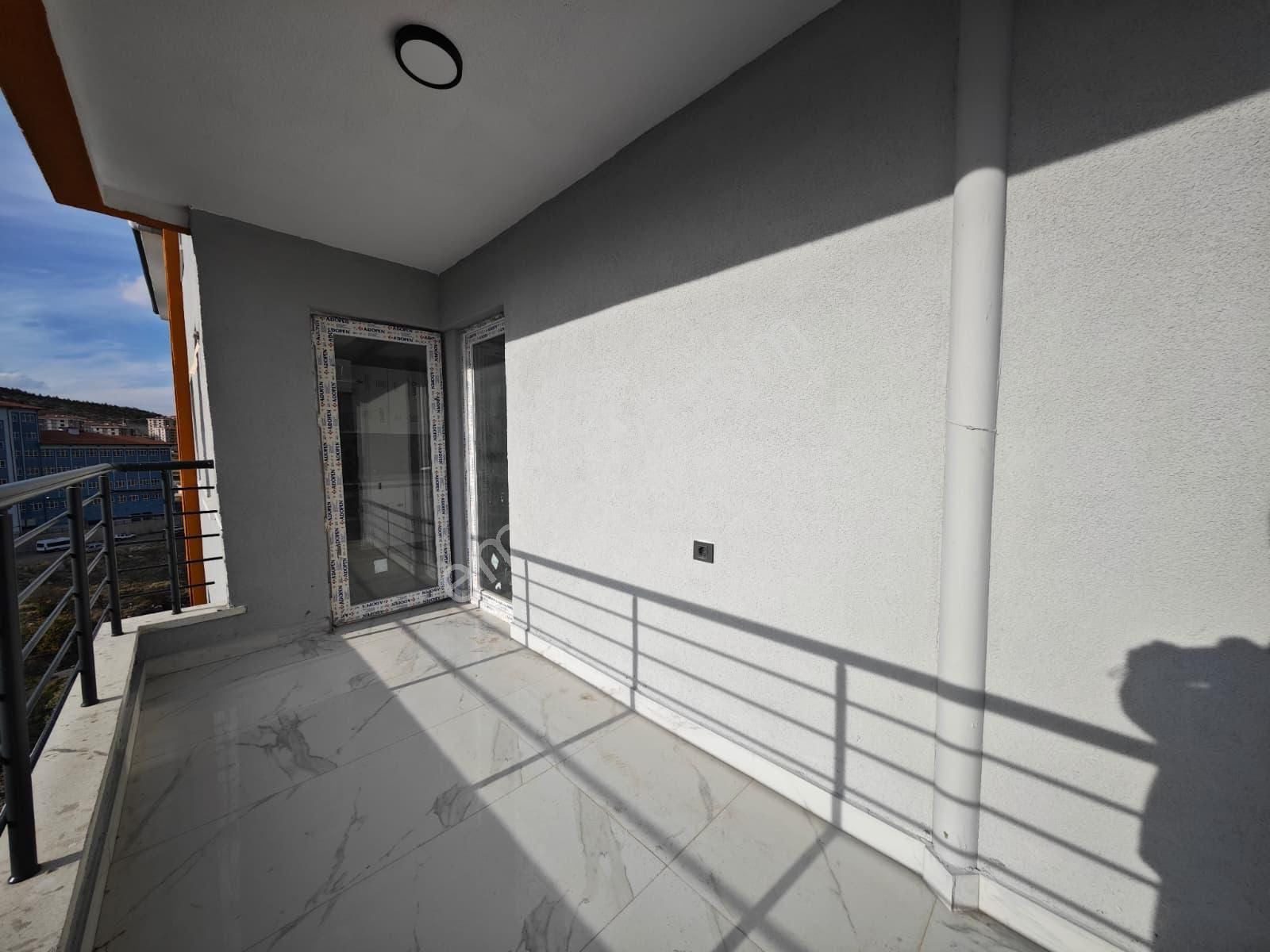 Beşikkaya'da Full Yapılı Çift Balkonlu 3+1 Katta Satılık Sıfır Daire !! - Görsel 27