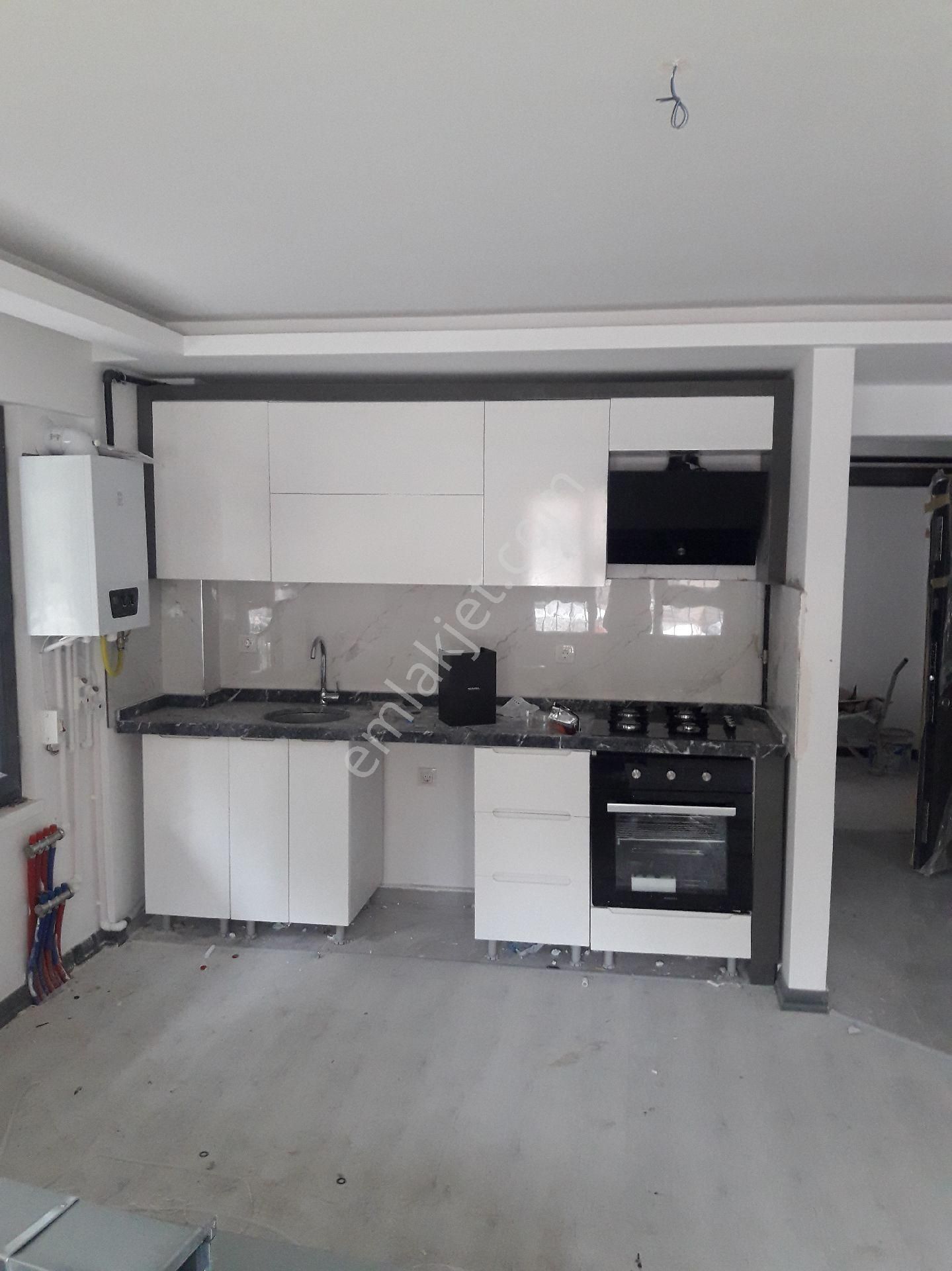 Kolej Metrosunun Yakininda 2+1 0(sifir) Binadada Kiralik Daire