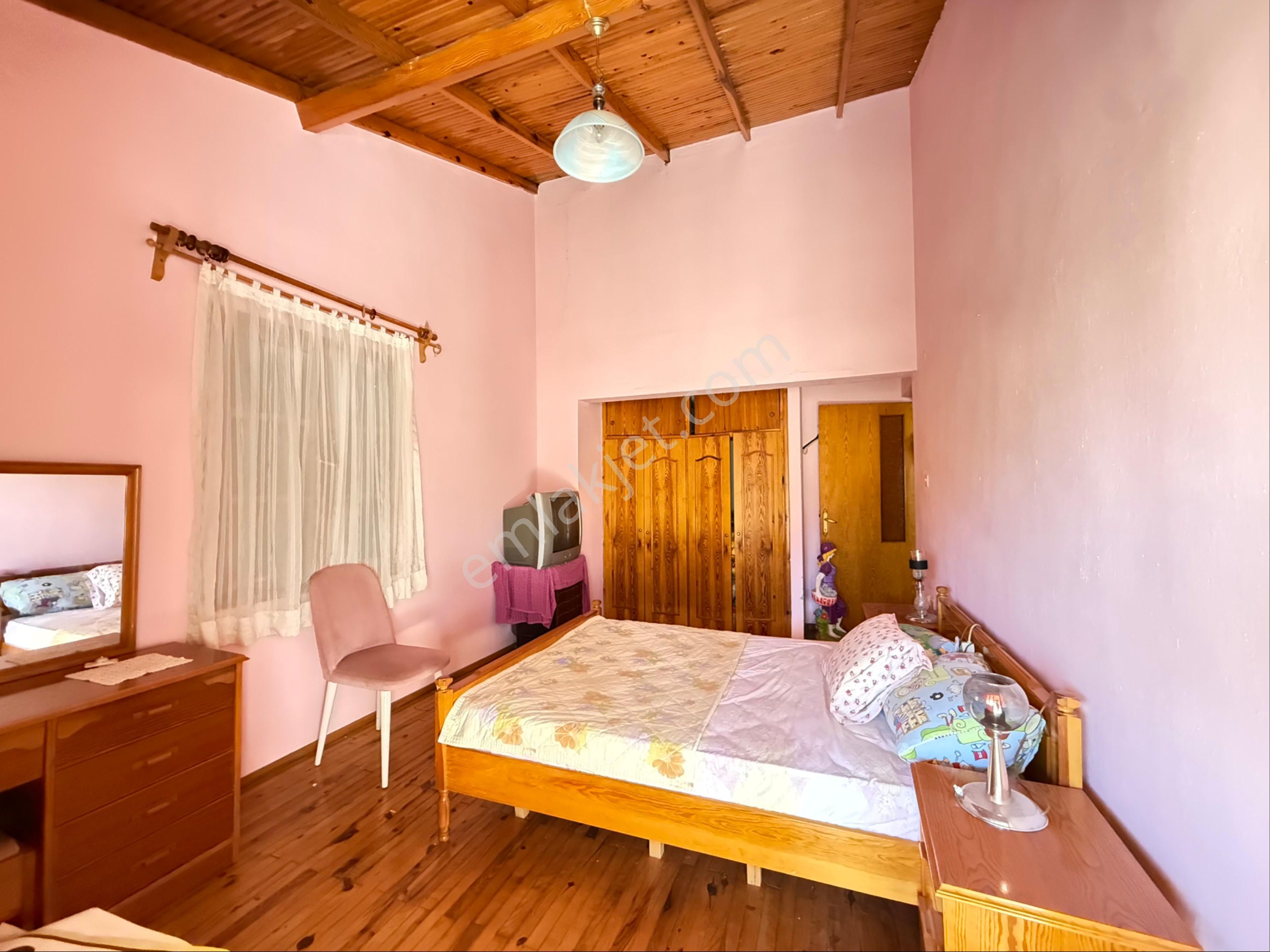 Seferihisar Ürkmez Deniz Tarafında Satılık 3 + 1 Bahçeli Yazlık - Görsel 32