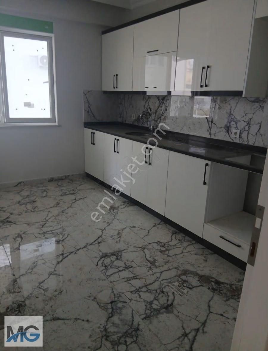 Sarılar Satılık Ayrı Mutfak Y.giriş Sıfır 2+1