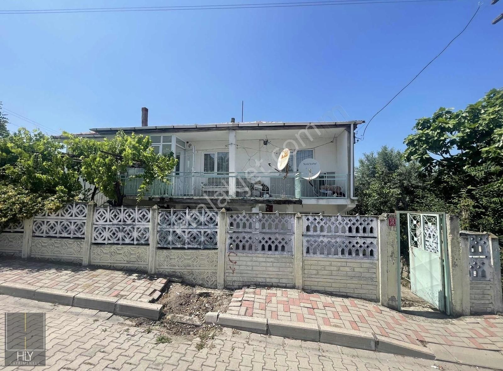 Hly Gayrimenkul'den Arsa Fiyatına Satılık Müstakil Ev