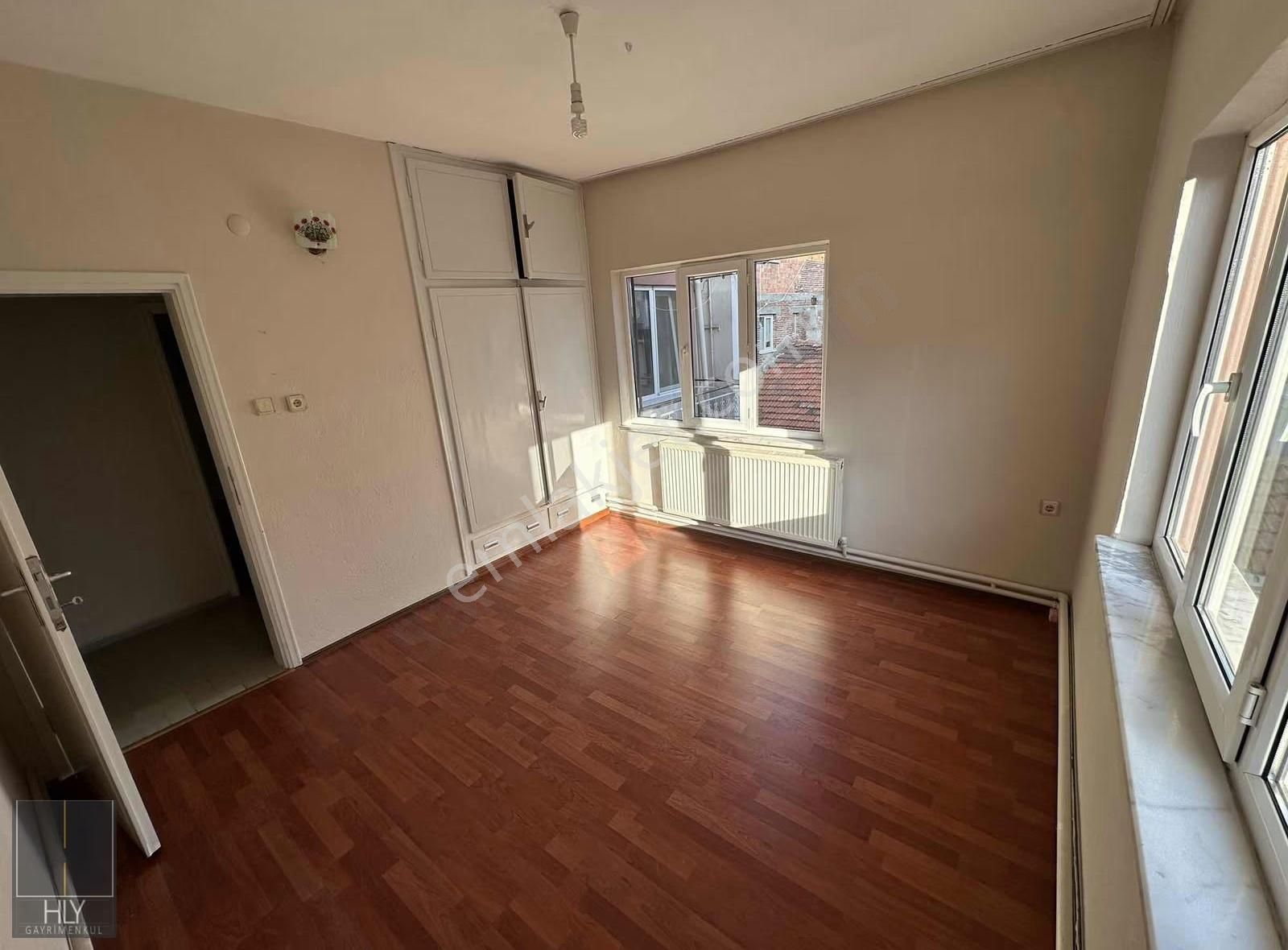 Hly Gayrimenkulden Hasan Basri Çantay Mh.de 2+1 Kiralık Daire - Görsel 4