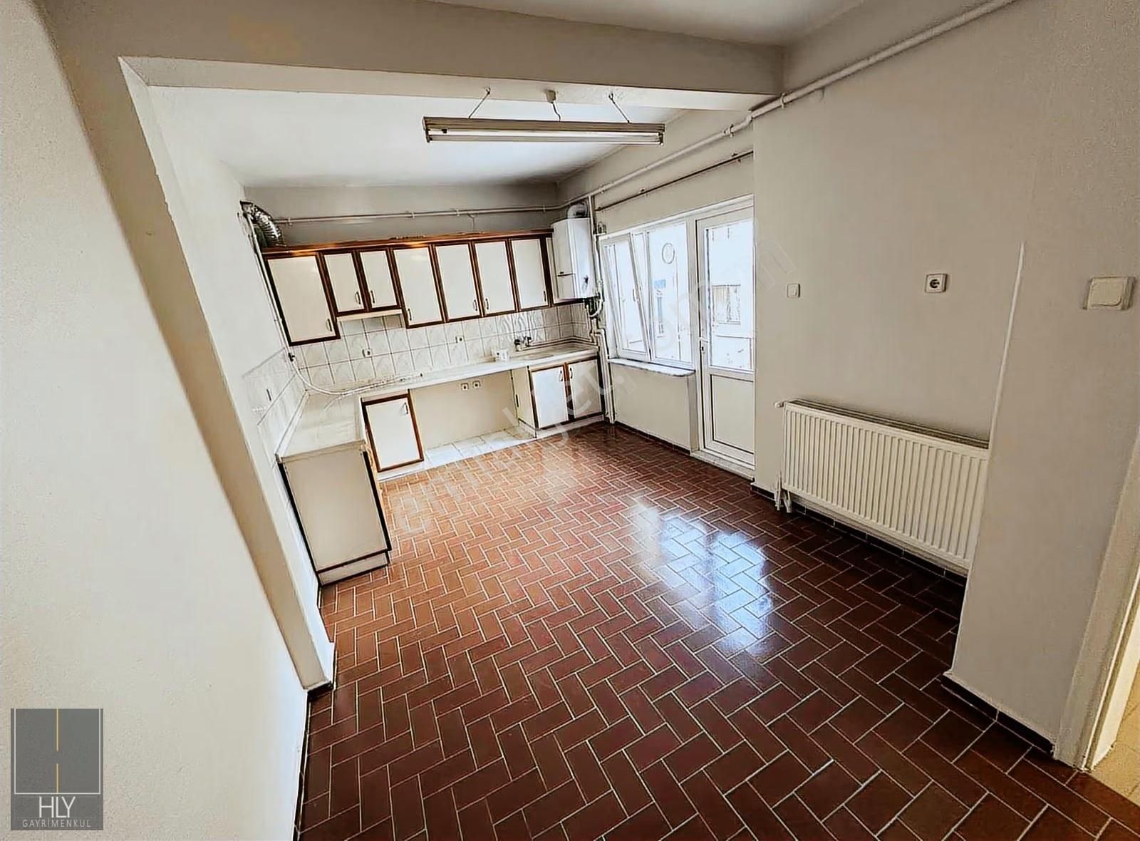 Hly Gayrimenkulden Hasan Basri Çantay Mh.de 2+1 Kiralık Daire - Görsel 8