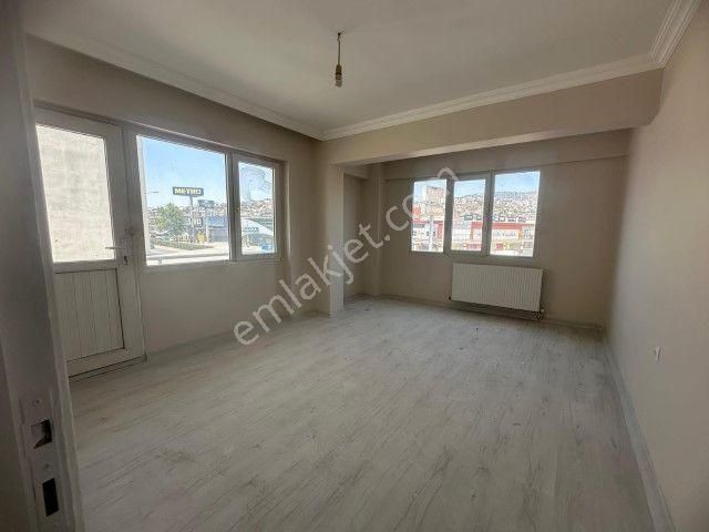 Çiğli Merkezde 2+1 Satılık Daire - Görsel 2