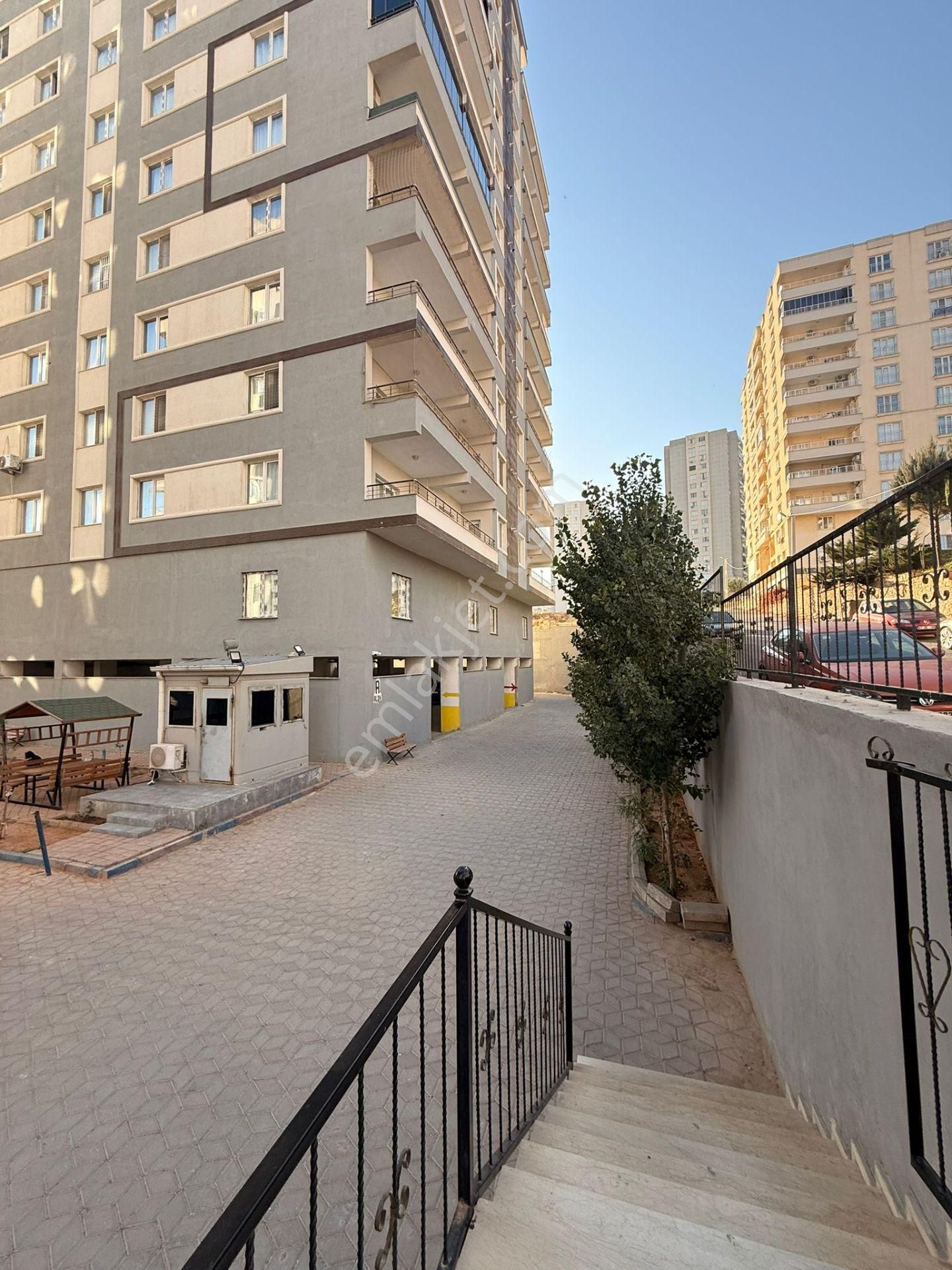 Barak Emlak'tan Site İçerisinde Satılık 3+1 Daire - Görsel 3