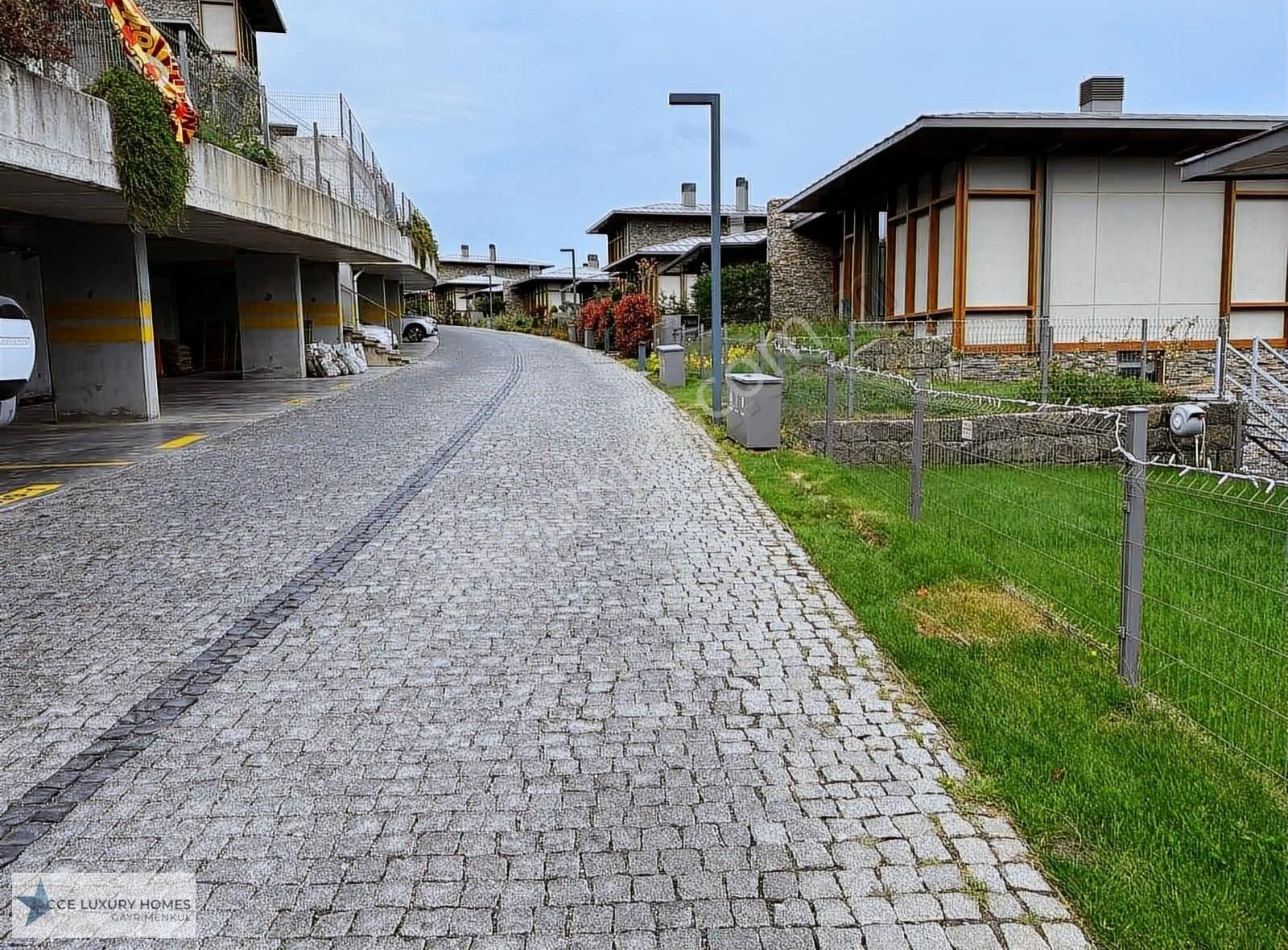 Acil İhtiyaçtan Satılık Düşler Vadisi'nde 4+1 Asansörlü Villa - Görsel 14