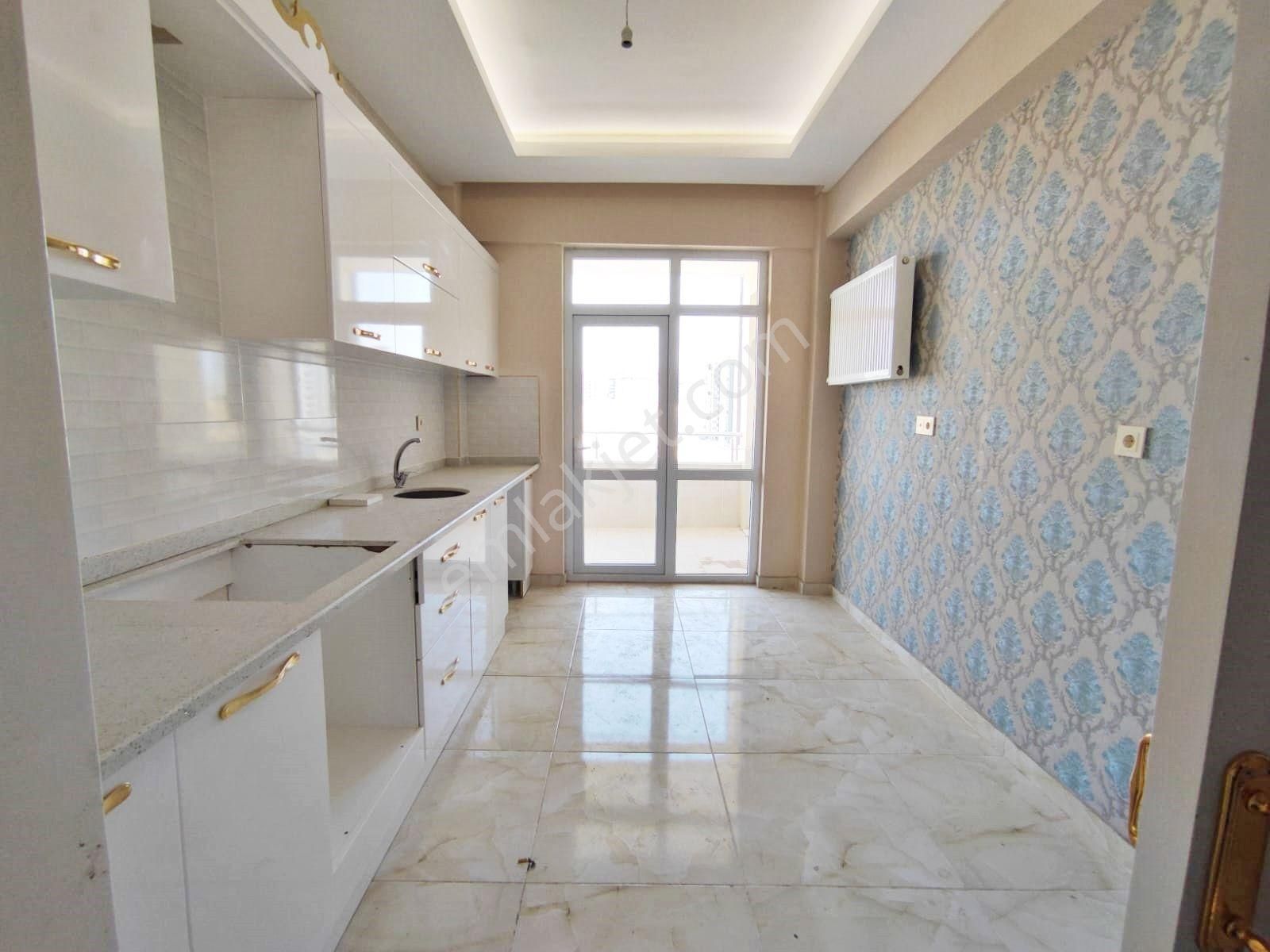 Fıstıklık'ta Ferah Ebeveyn Banyolu Masrafsız Bakımlı 3+1 Daire