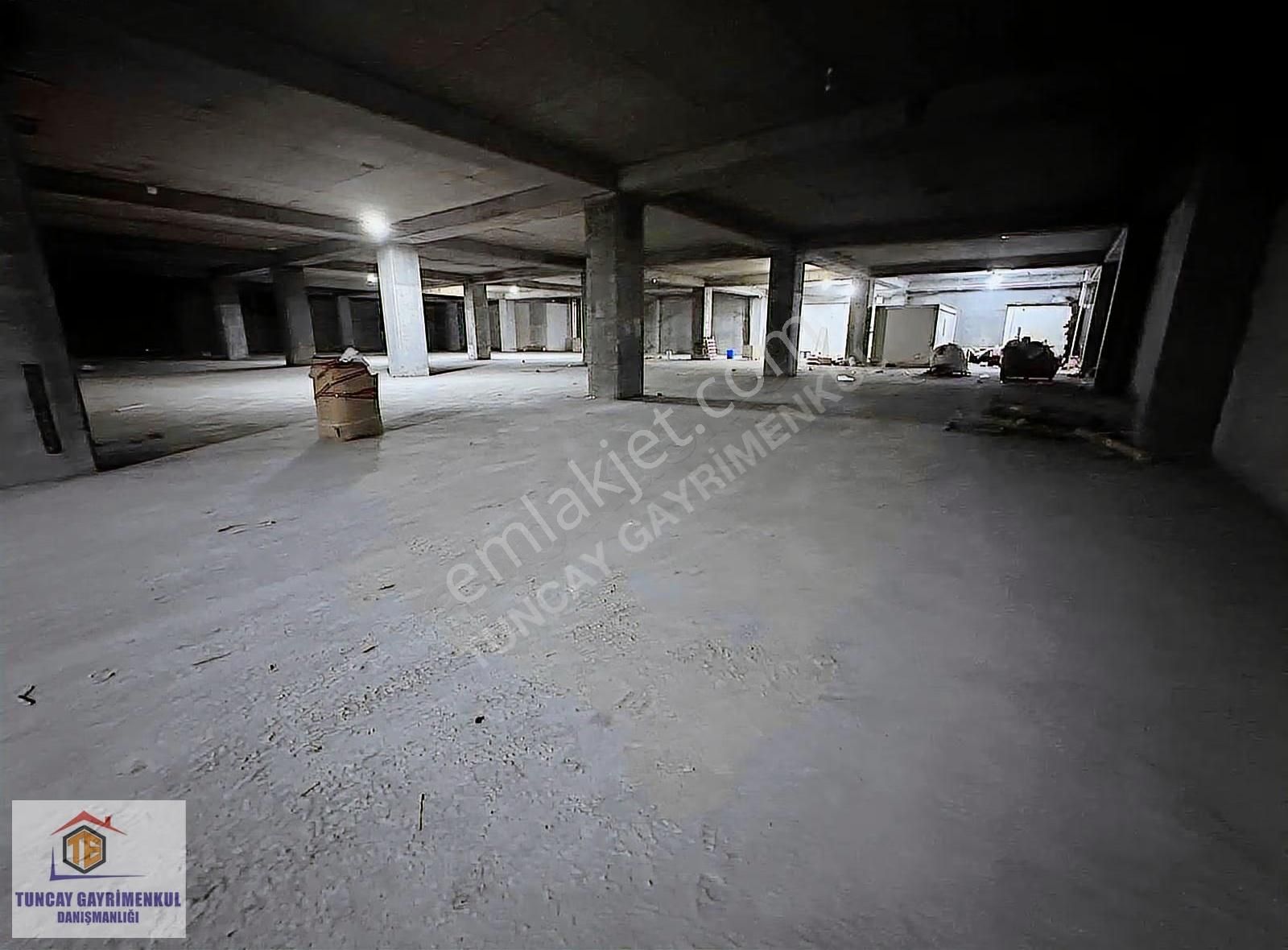 Halkalı Basinexpres"de 2500 M2 Kiralık Depo Düz Ayak Tır Yanaşr - Görsel 3