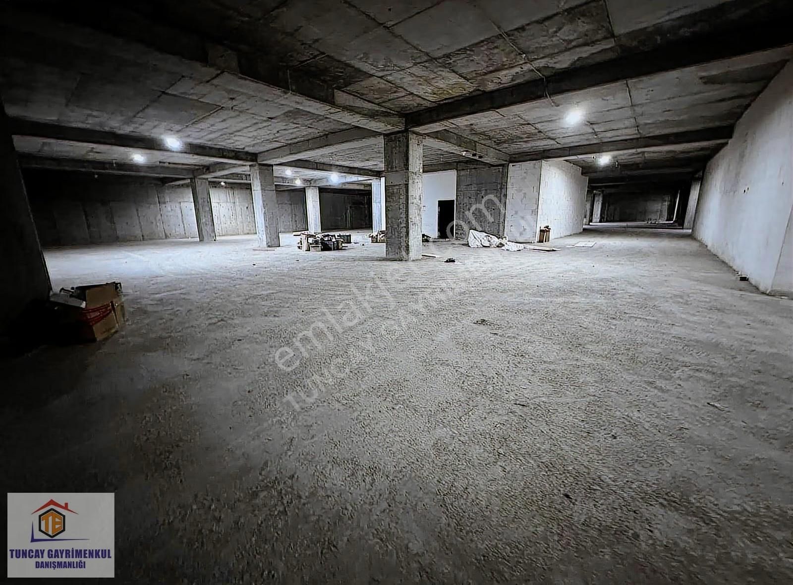 Halkalı Basinexpres"de 2500 M2 Kiralık Depo Düz Ayak Tır Yanaşr - Görsel 4