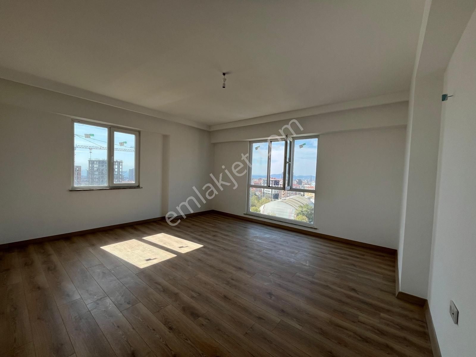 Yakacık'ta 3+1 Satılık Deniz Manzaralı Oturuma Hazır Sıfır Daire - Görsel 13