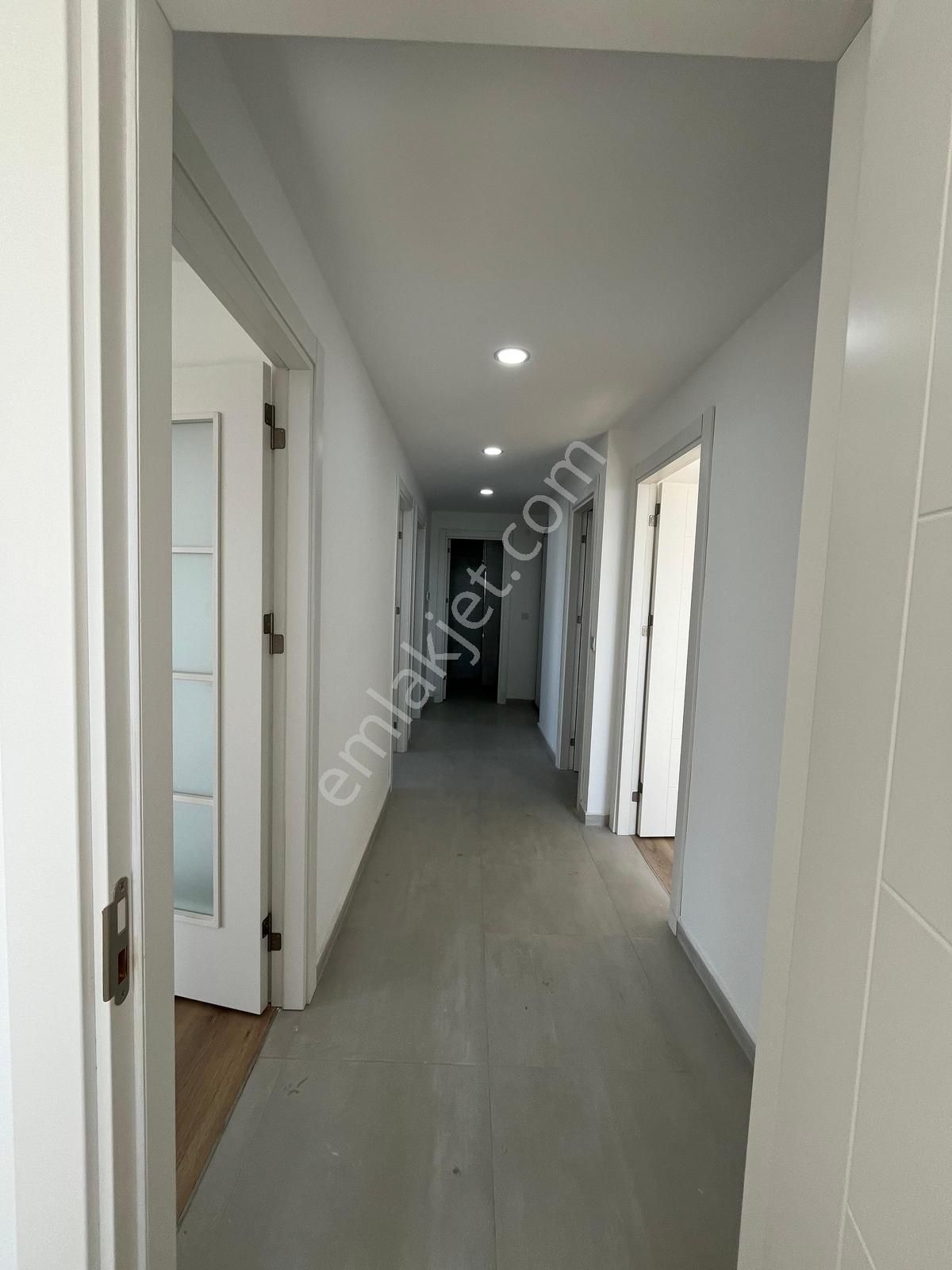 Yakacık'ta 3+1 Satılık Deniz Manzaralı Oturuma Hazır Sıfır Daire - Görsel 26