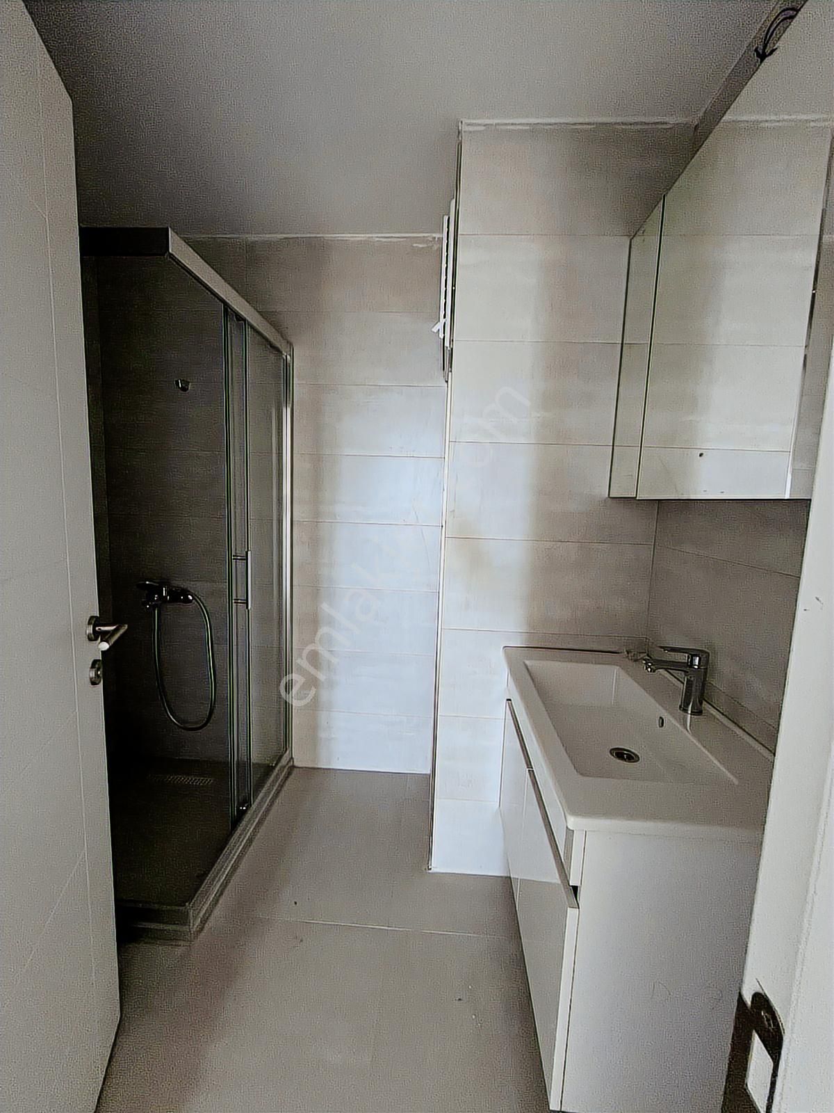 Yakacık'ta 3+1 Satılık Deniz Manzaralı Oturuma Hazır Sıfır Daire - Görsel 23