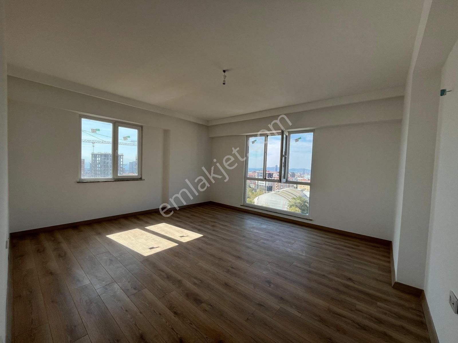 Yakacık'ta 3+1 Satılık Deniz Manzaralı Oturuma Hazır Sıfır Daire - Görsel 25