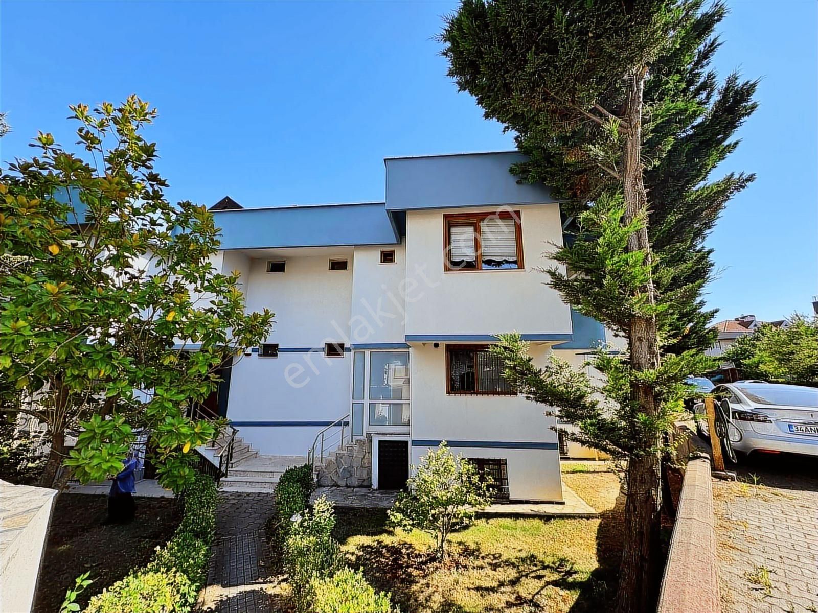 Pendik Çamlık Kutlu Konakları 9+2 Bahçeli Satılık Villa