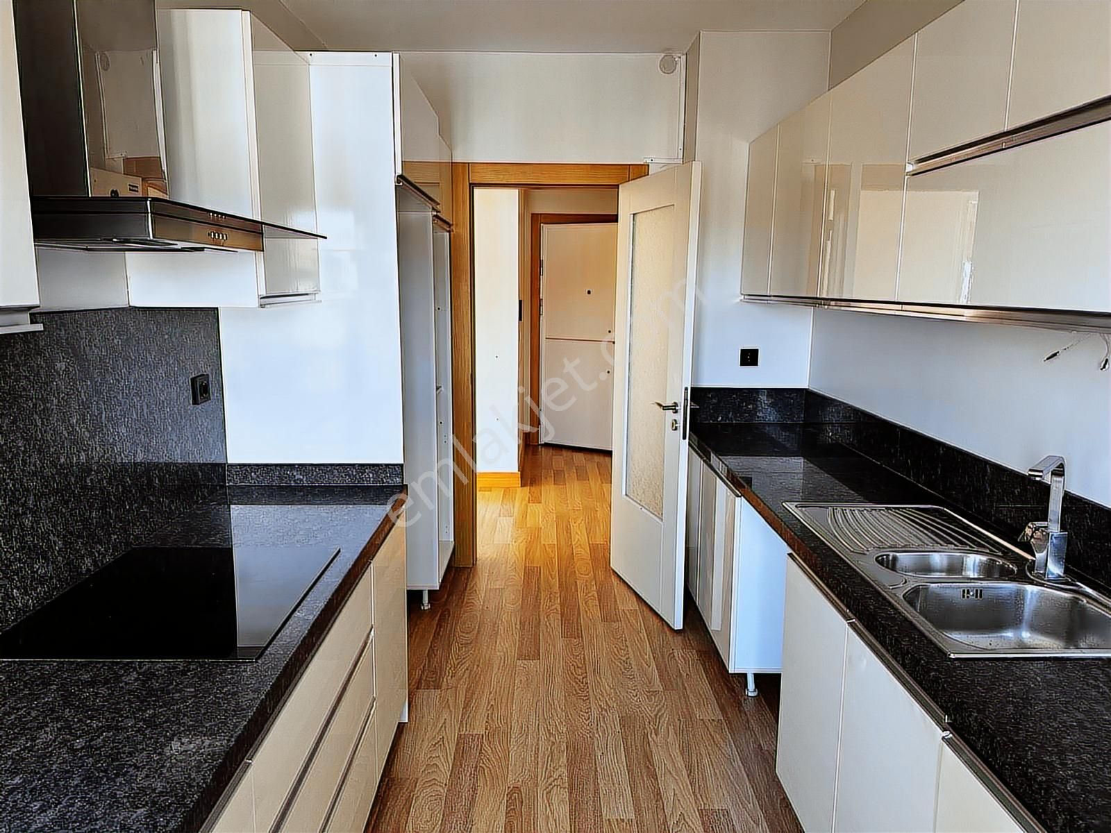 Pendik Elite Side Sitesinde Deniz Manzaralı 3+1 Kiralık Daire - Görsel 25