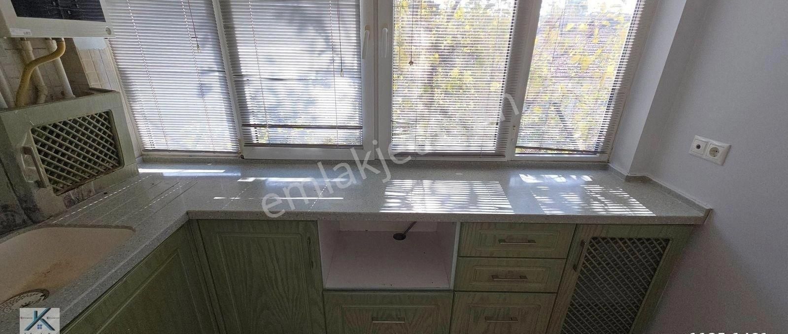 Kiralık 3+1, Esat Cad. Sonunda, 3. Katta, 3 Cepheli, Kombili, Bakımlı Yapılı - Görsel 6