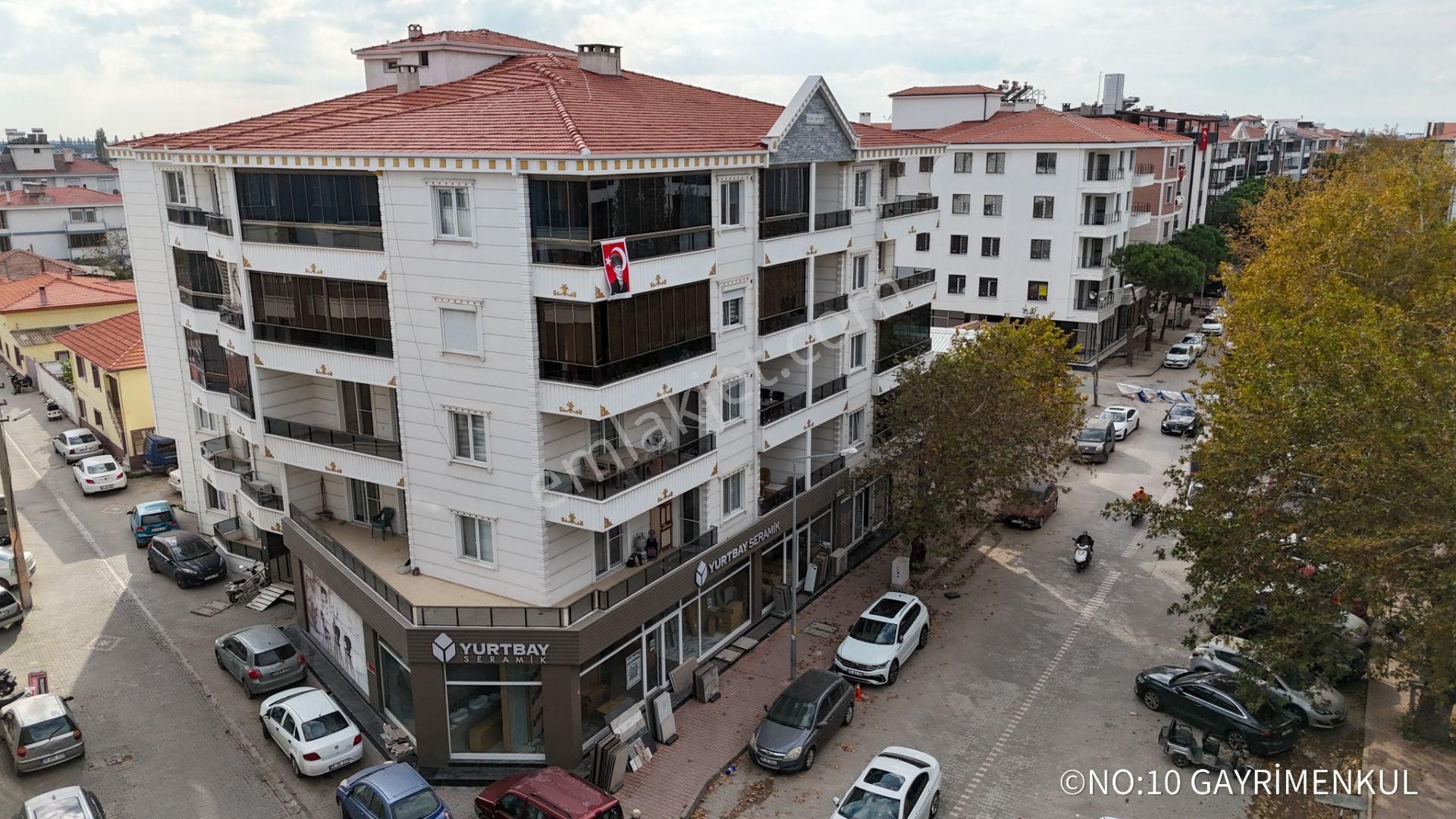 No:10 Gayrimenkul’den – Merkezi Konumda,cadde Üstü,asansörlü 3+1,çift Balkon,135 M²,ebeveyn Banyolu