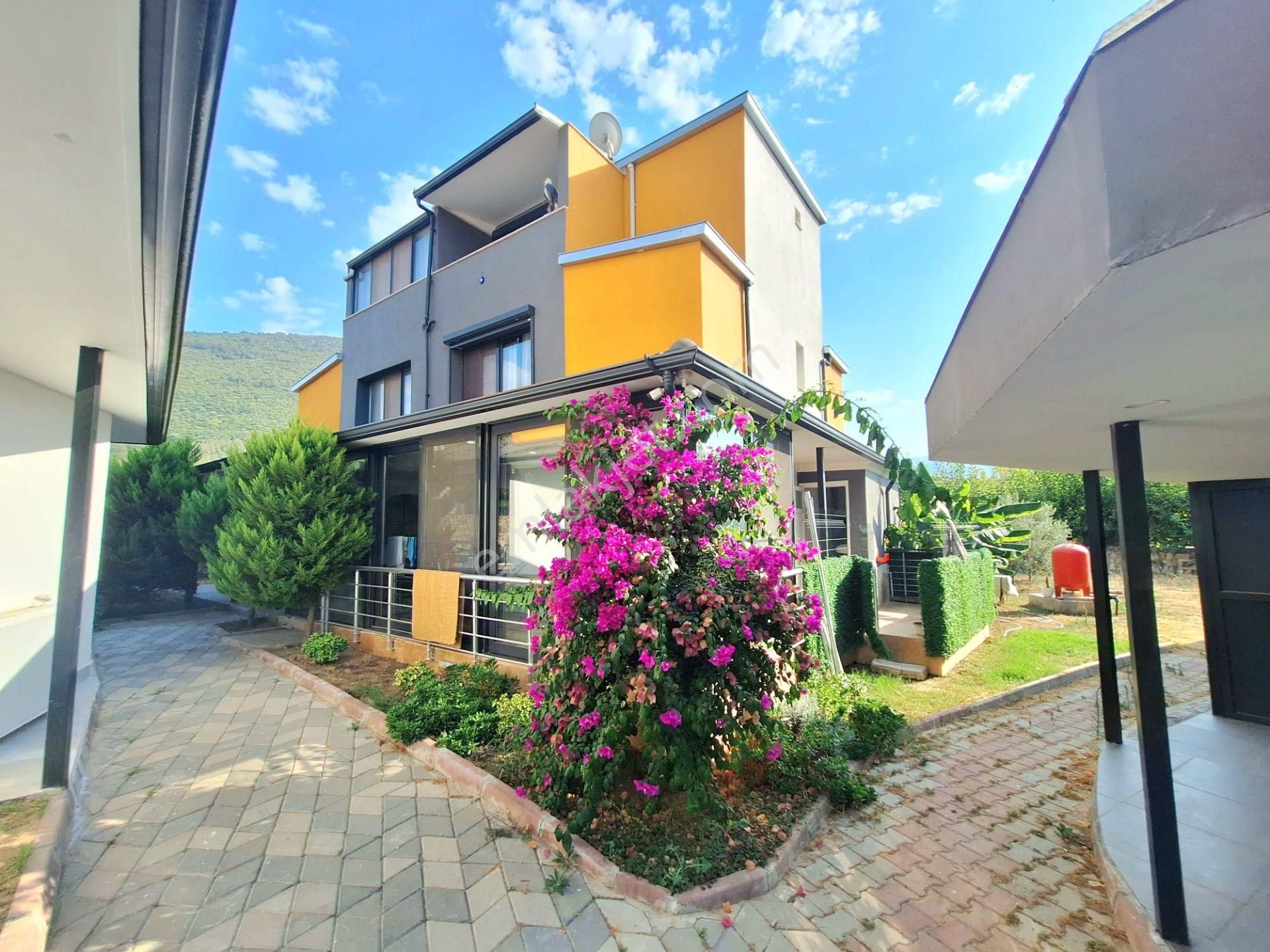 Denize Yakın, Doğa Manzaralı 3+1 Masrafsız Villa!