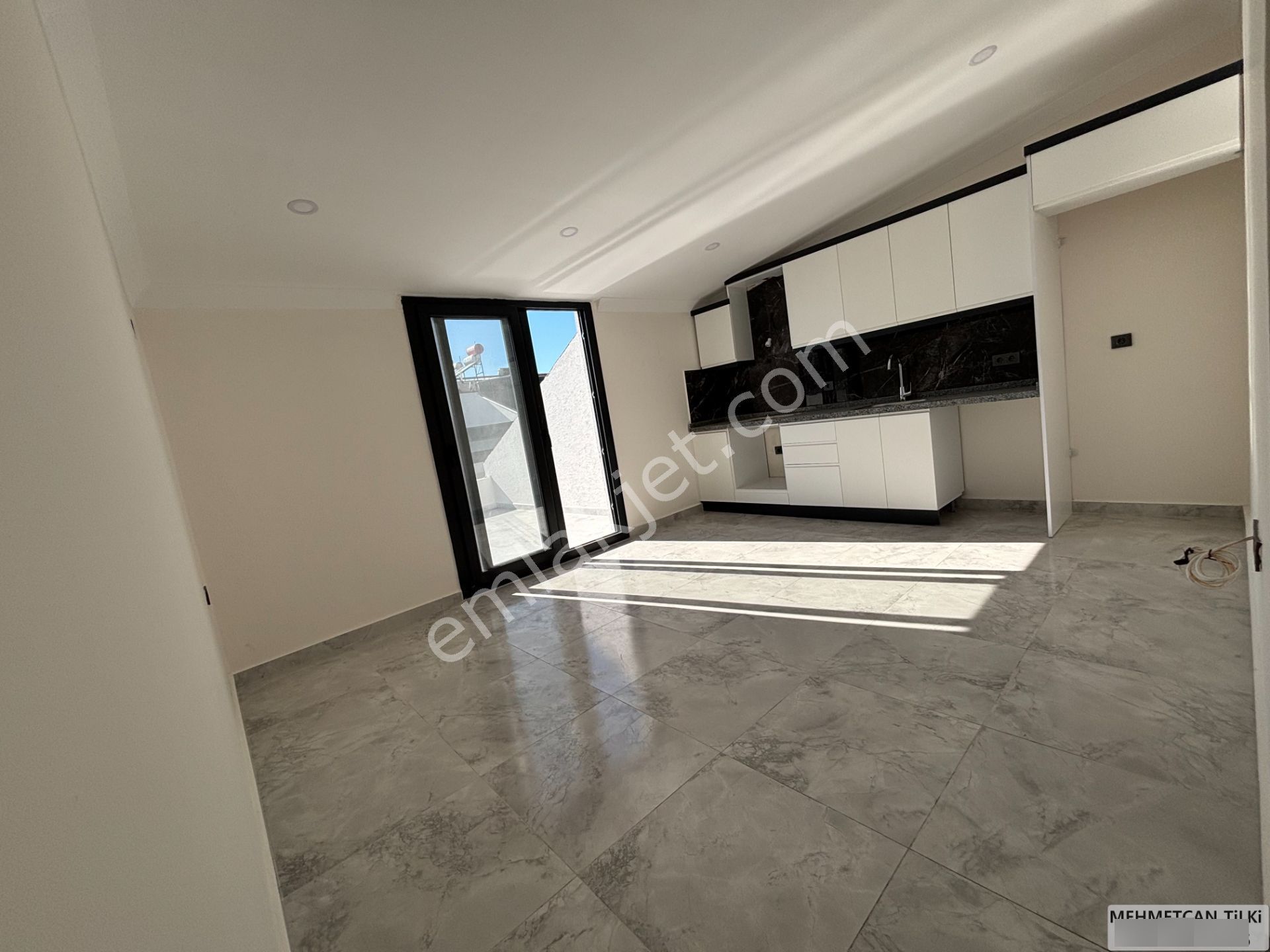 Altınkum Sahiline 500 Metre Havuzlu Sitede Satılık 3+1 Dubleks - Görsel 17