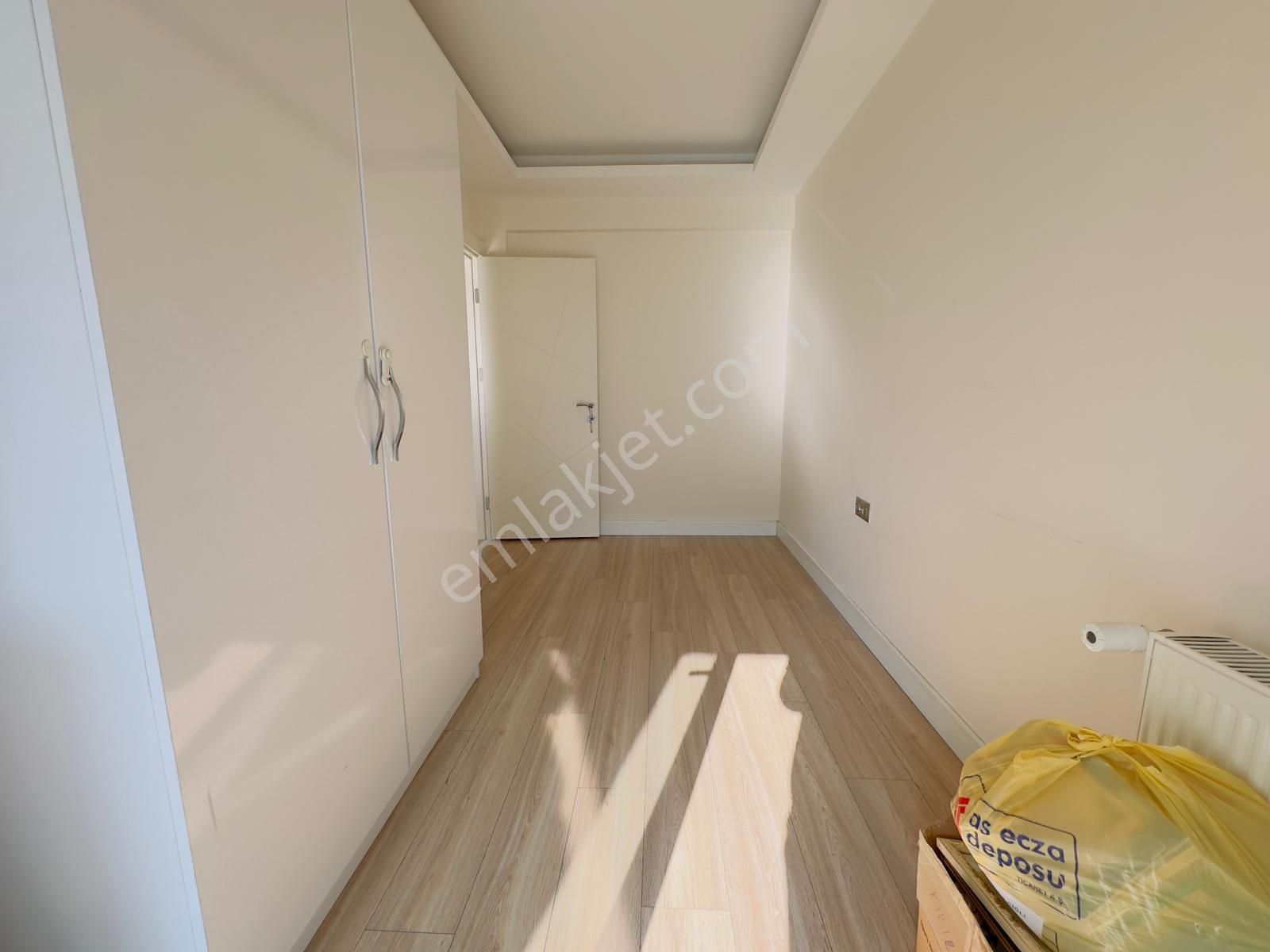 Karşıyaka Bostanlı Atakent Bivalvia Sitesinde 2+1 Satılık Daire - Görsel 24