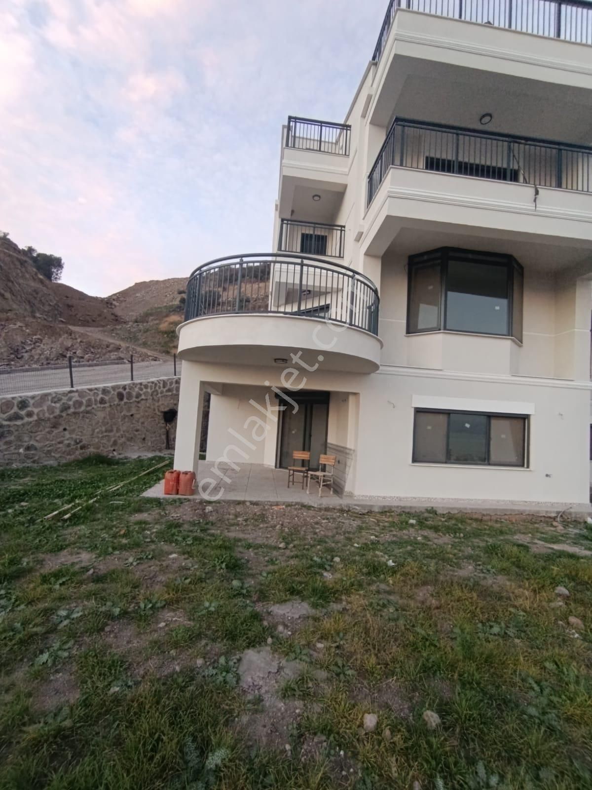 Çandarlıda Full Deniz Manzaralı Satılık 4+1 Villa - Görsel 3