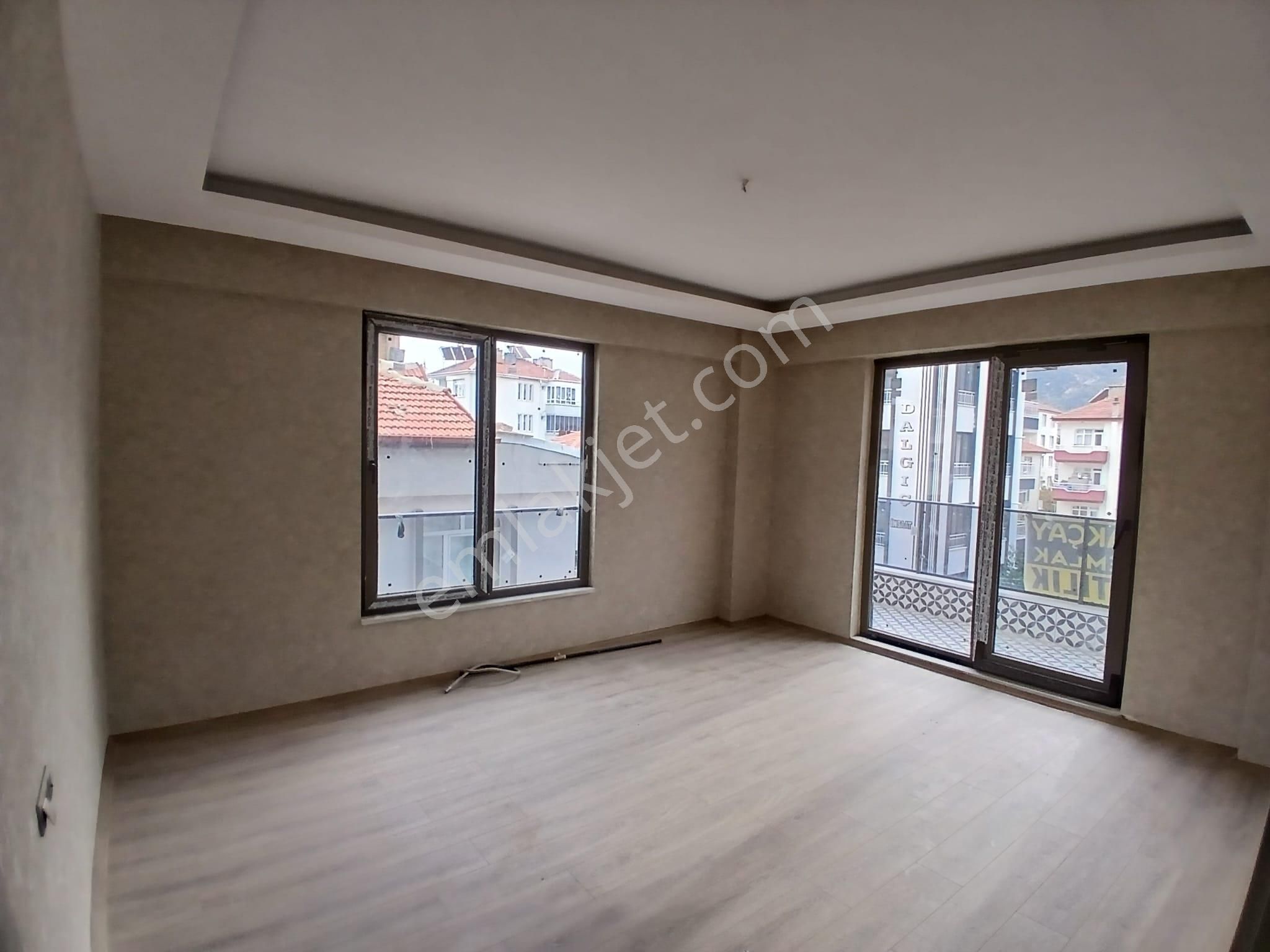 Akçay Emlak'tan Akşehir Gazi Mahallesi Sağlık Yüksekokulu Yanında Garajlı Satılık Sıfır 2+1 Daire - Görsel 6