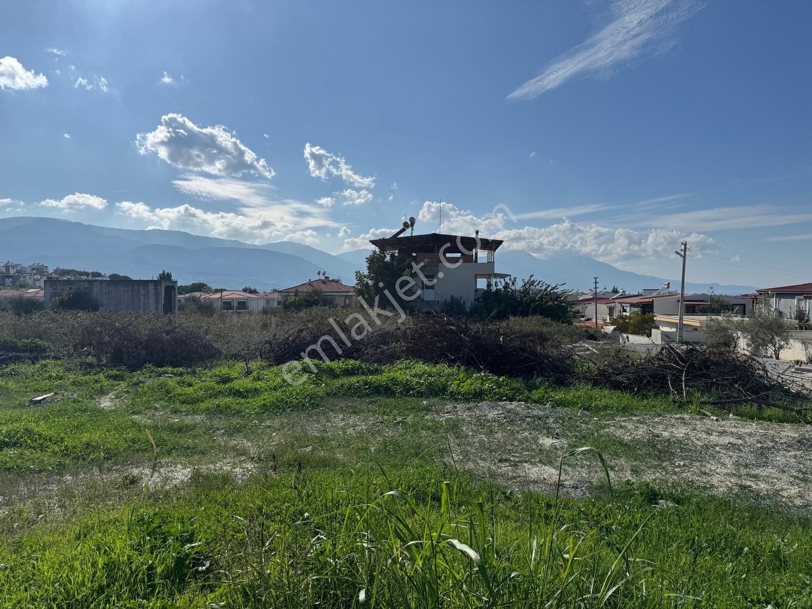 Kuşadası Soğucak'ta Deniz Manzaralı Satılık Arsa - Görsel 2