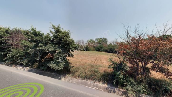 Arnavutköy Sazlıbosna Satılık Arsa , 350 M2 Yolu Var Merkezde