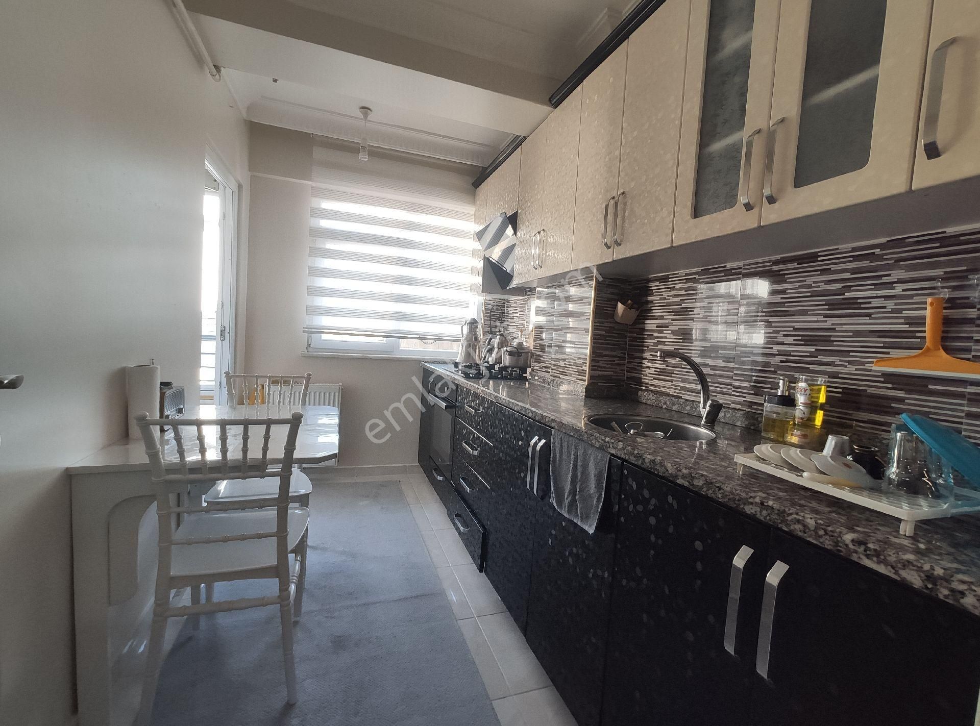 Sefaköy İnönü Mahallesi De Satılık 4+1 Tek Daire Üzerine