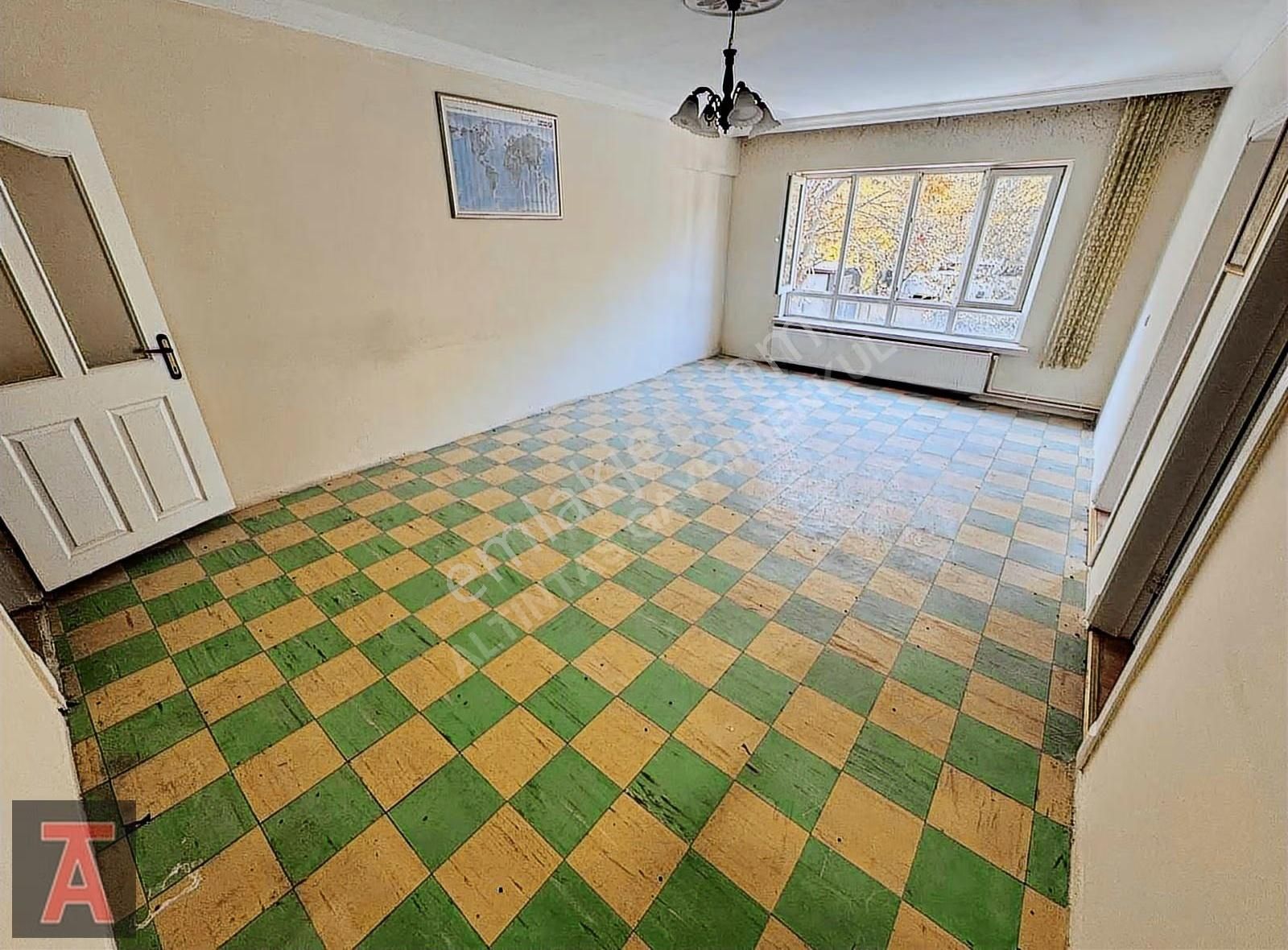 Merkez'de Trene Yakın Ve Çarşı Üzerinde 3+1 Köşe Bina Daire/ofis