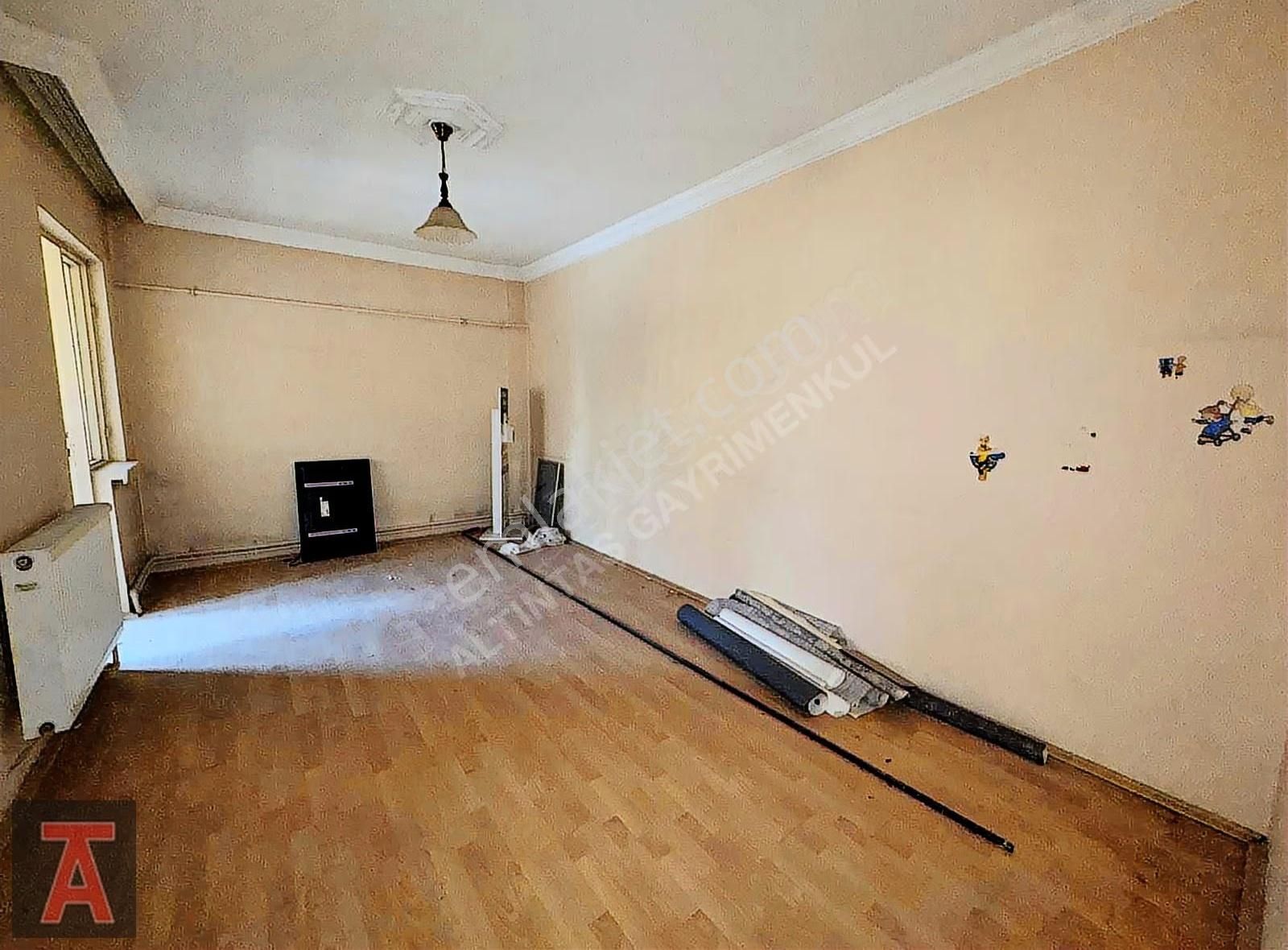 Merkez'de Trene Yakın Ve Çarşı Üzerinde 3+1 Köşe Bina Daire/ofis - Görsel 2