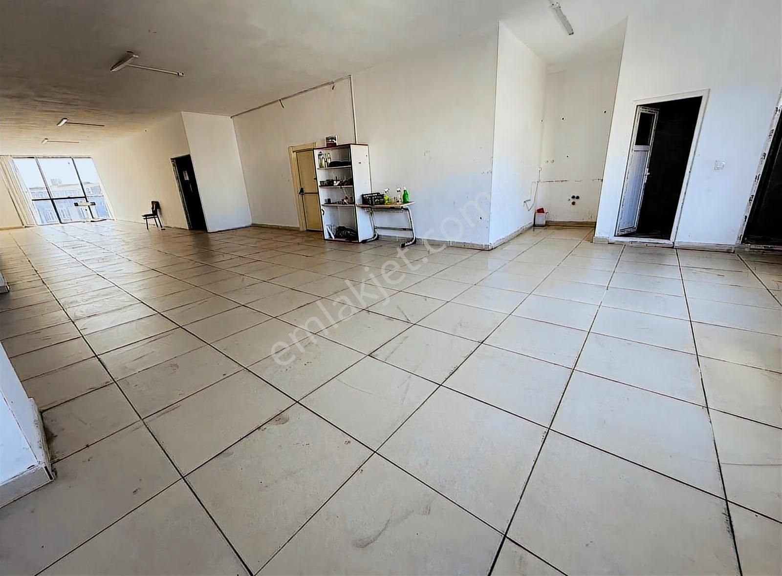 Tramvay Caddesinde Kiralık Dükkan - Görsel 5