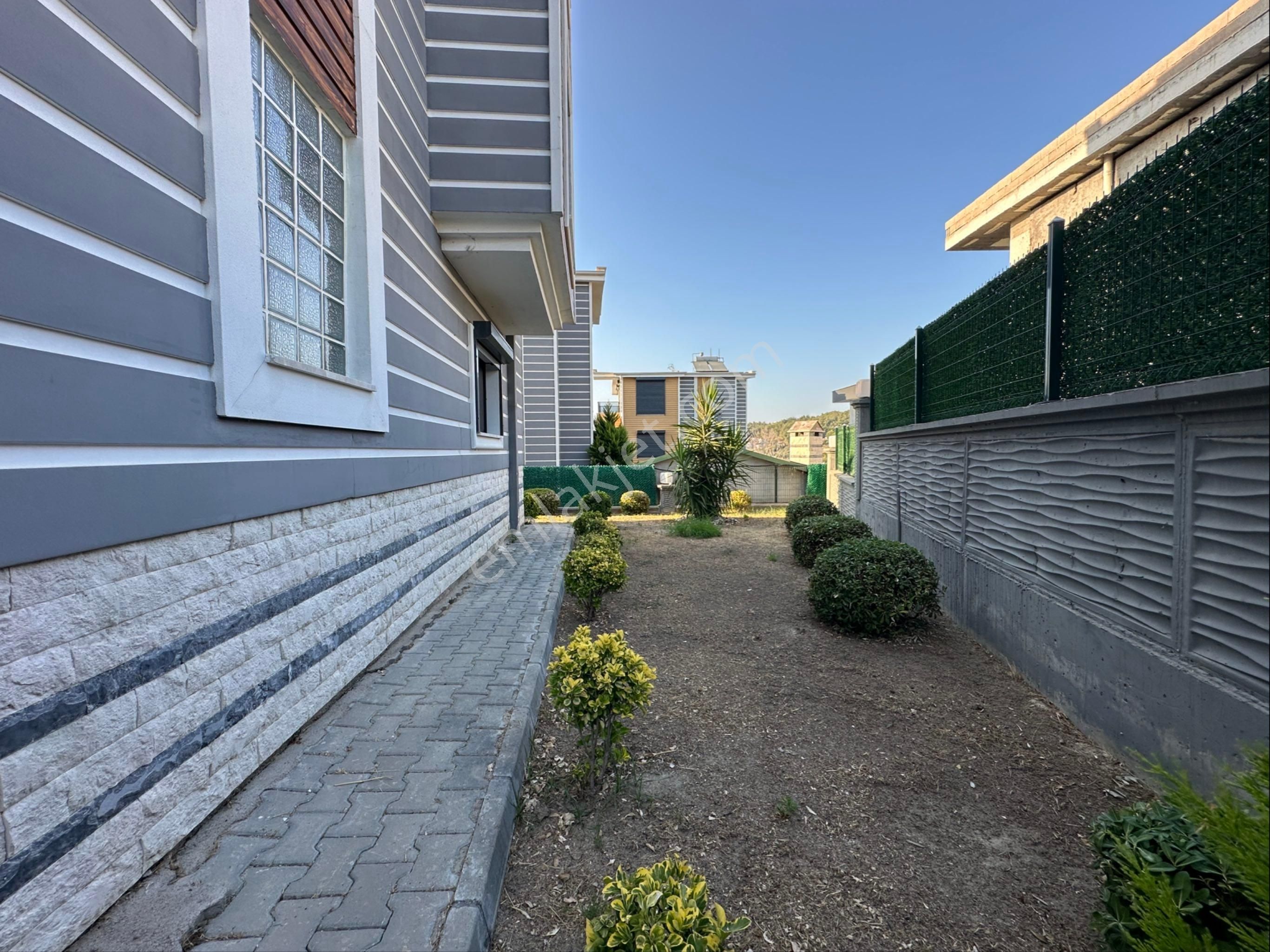 Kuşadası Soğucakta 4+2 Havuzlu 85 M2 Taban Deniz Manzaralı Satılık Villa - Görsel 7