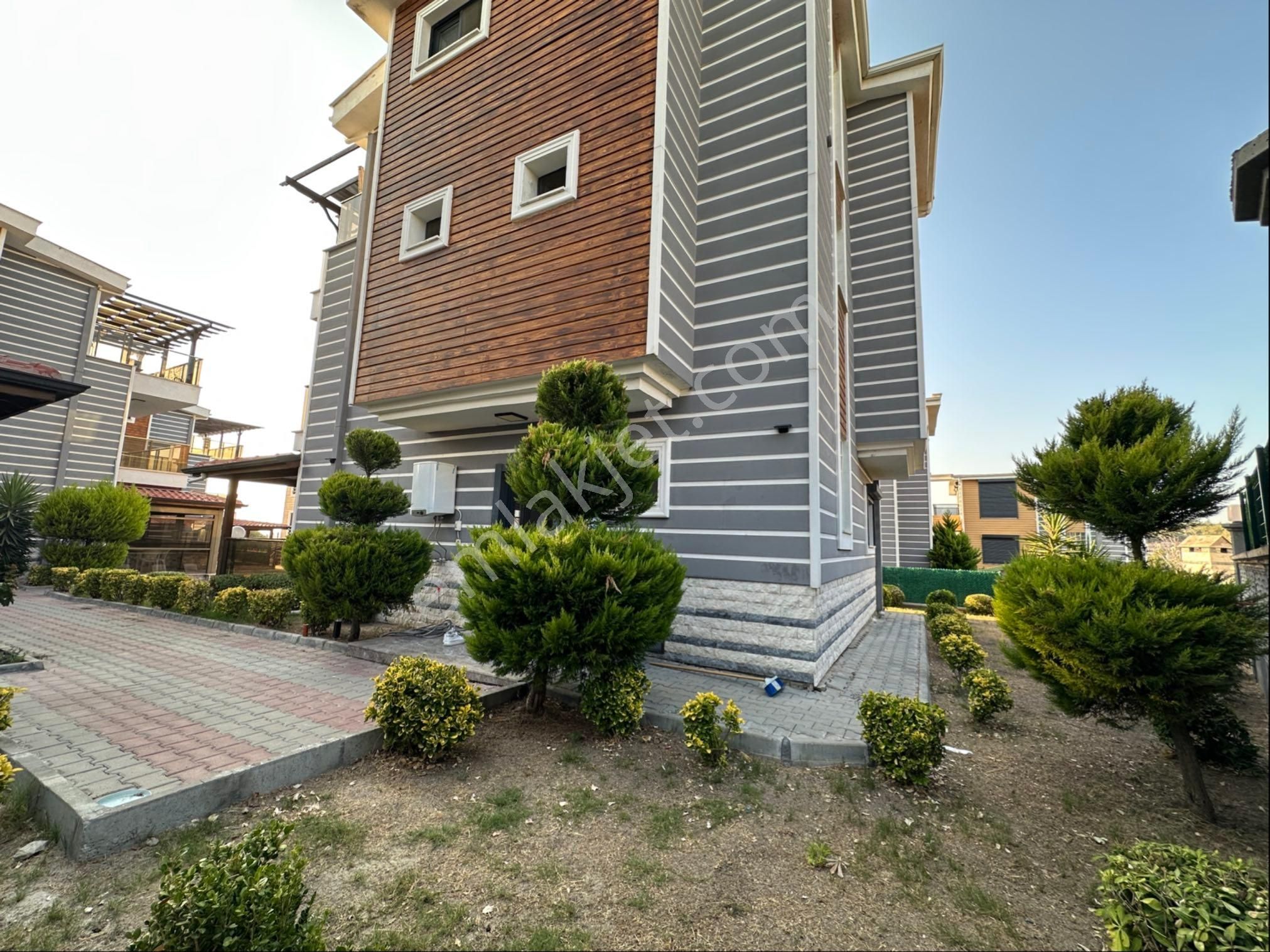 Kuşadası Soğucakta 4+2 Havuzlu 85 M2 Taban Deniz Manzaralı Satılık Villa - Görsel 8