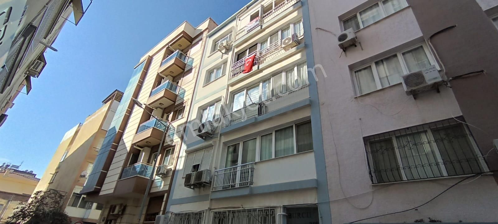 Karşıyaka İzban Arkası Merkezı Konumda, Kombili, 2+1 Kıralık Daıre