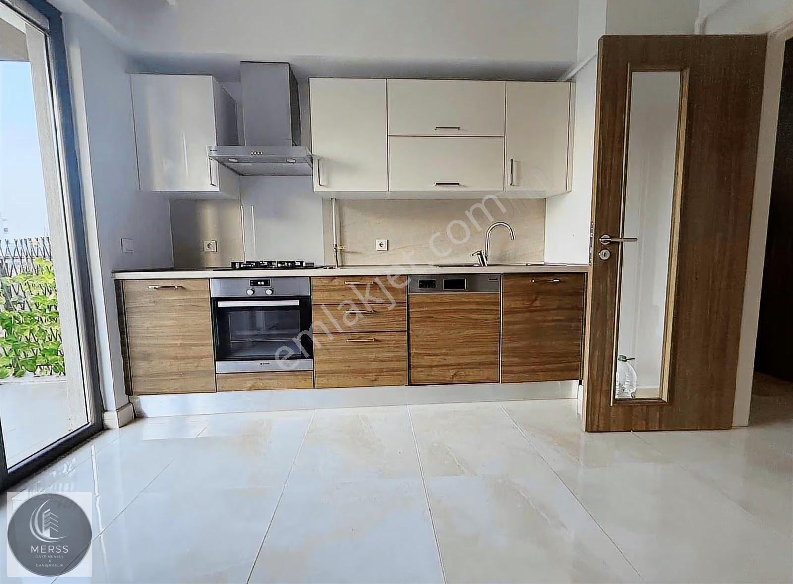 Sultanbeyli Suryapı İlkbaharda 120 M2 2+1 Daire Kiralıktır