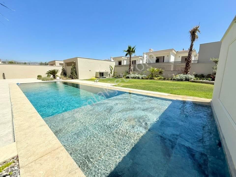 Kuşadasında Plaja 200 Mt. 400 M2 Bahçeli Özel Havuzlu Tek Müstakil Sıfır Villa - Görsel 6