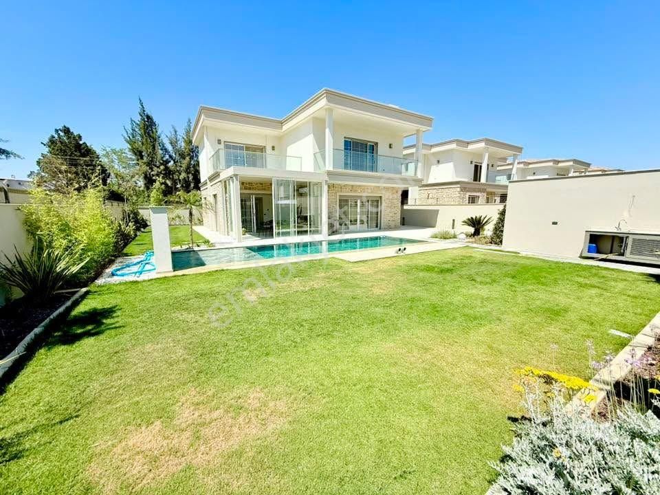 Kuşadasında Plaja 200 Mt. 400 M2 Bahçeli Özel Havuzlu Tek Müstakil Sıfır Villa - Görsel 8